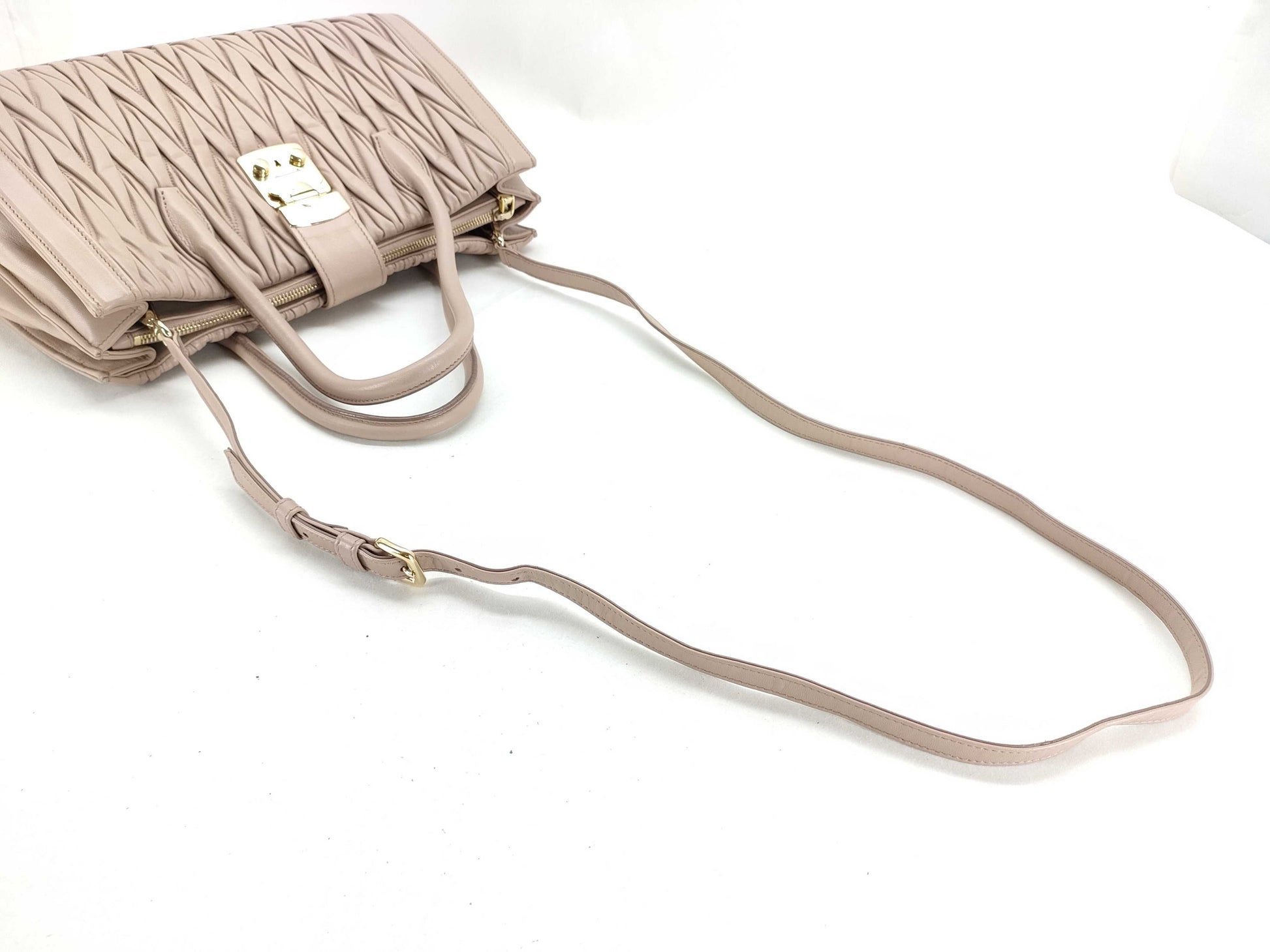 Miu Miu Miu Miu Matelasse 2-Way Handbag Leather/Pink Beige