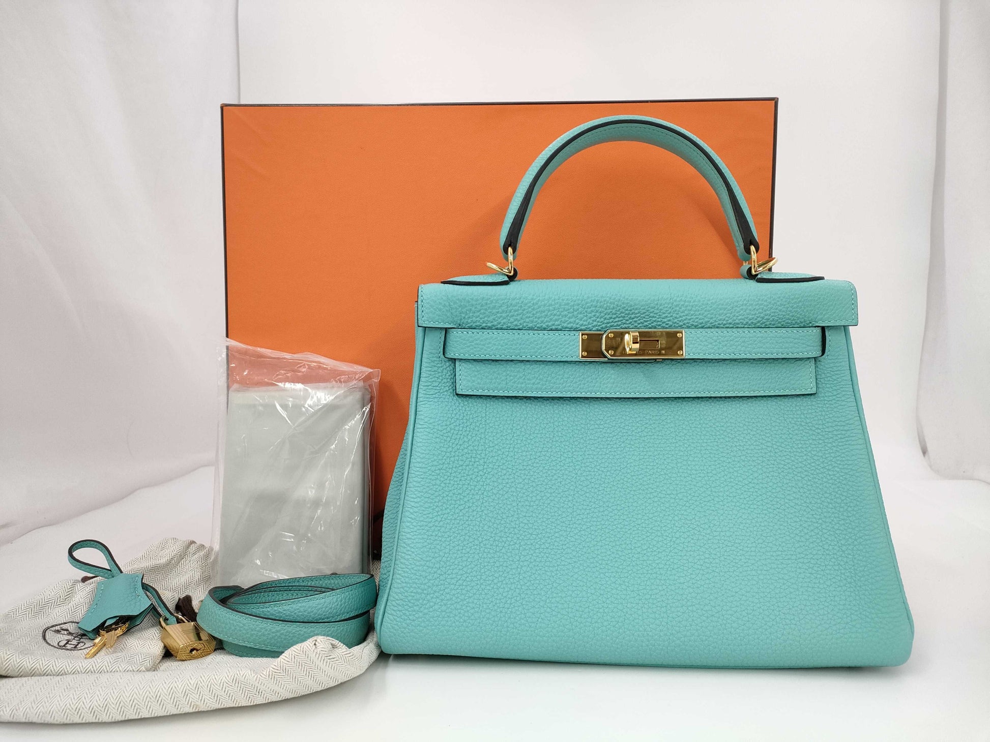 HERMES Kelly 28 Togo Blue Atoll Handbag with GD Hardware and T Stamp