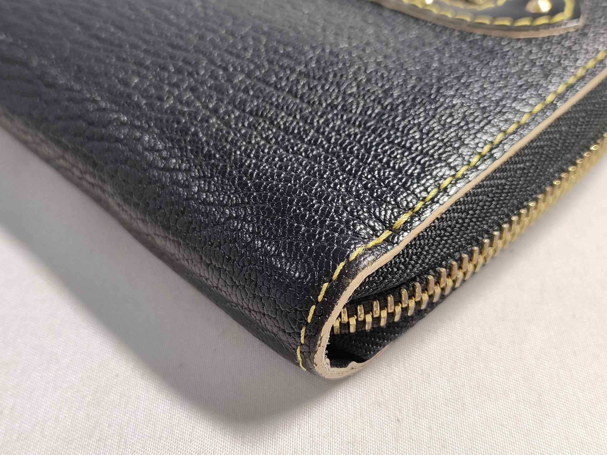 LOUIS VUITTON Suhali Studded Zippy Wallet Long Wallet