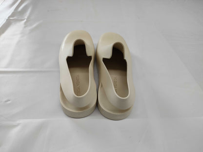 BOTTEGA VENETA Paddle Sandals Size 38 Sandals