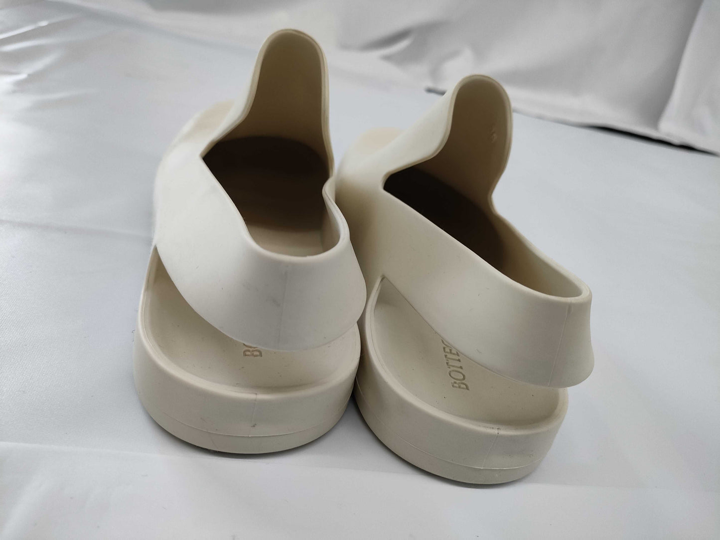 BOTTEGA VENETA Paddle Sandals Size 38 Sandals