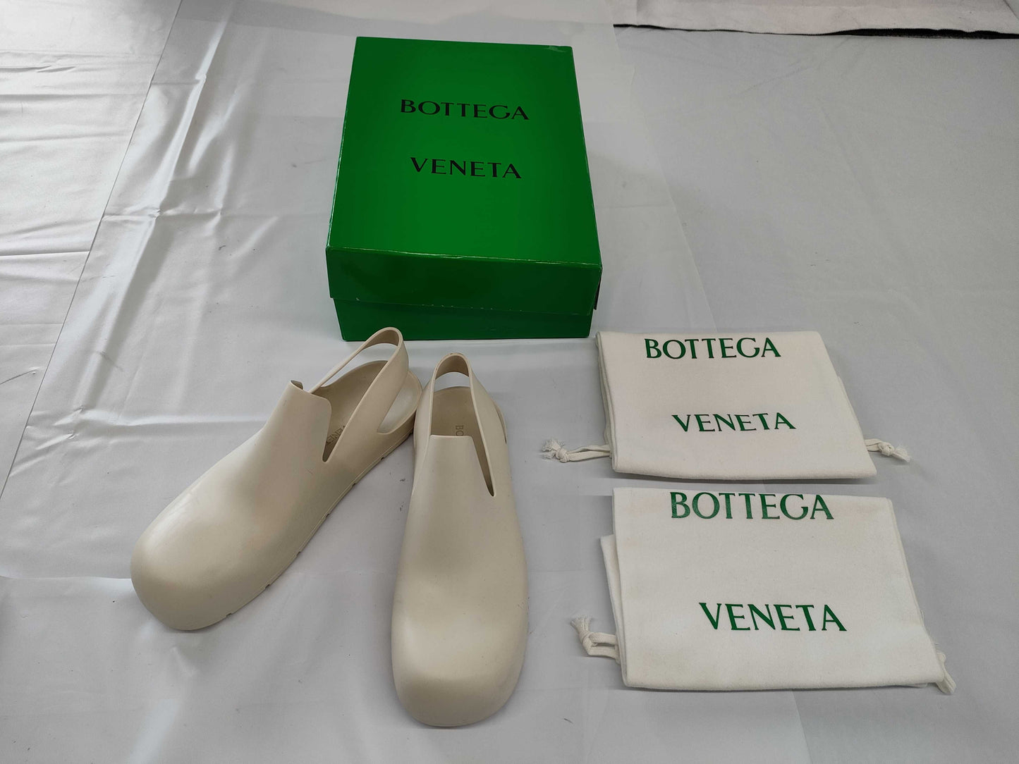 BOTTEGA VENETA Paddle Sandals Size 38 Sandals