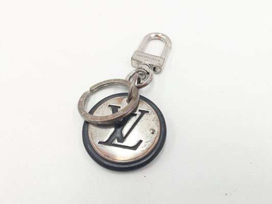 LOUIS VUITTON LV Circle Keychain Key Case/Keychain