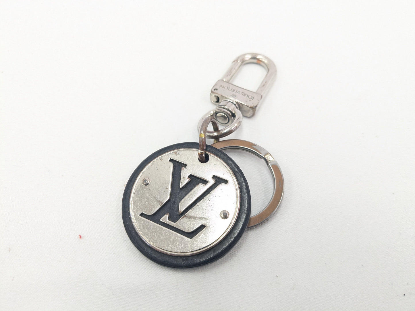 LOUIS VUITTON LV Circle Keychain Key Case/Keychain