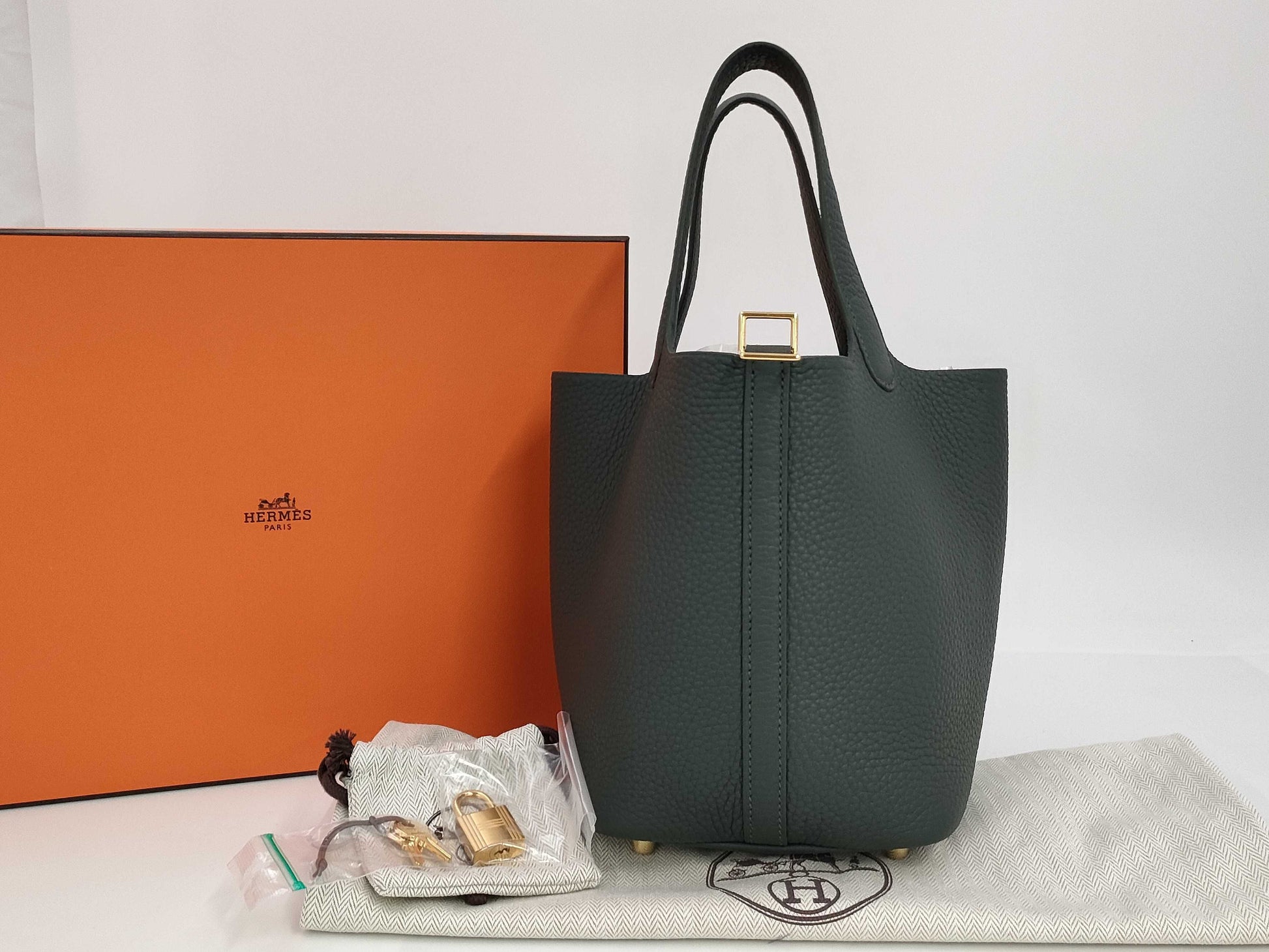 HERMES Picotin Lock 18 Vert Mangrove x Taurillon Clemence x Gold Hardware x K Stamp Handbag