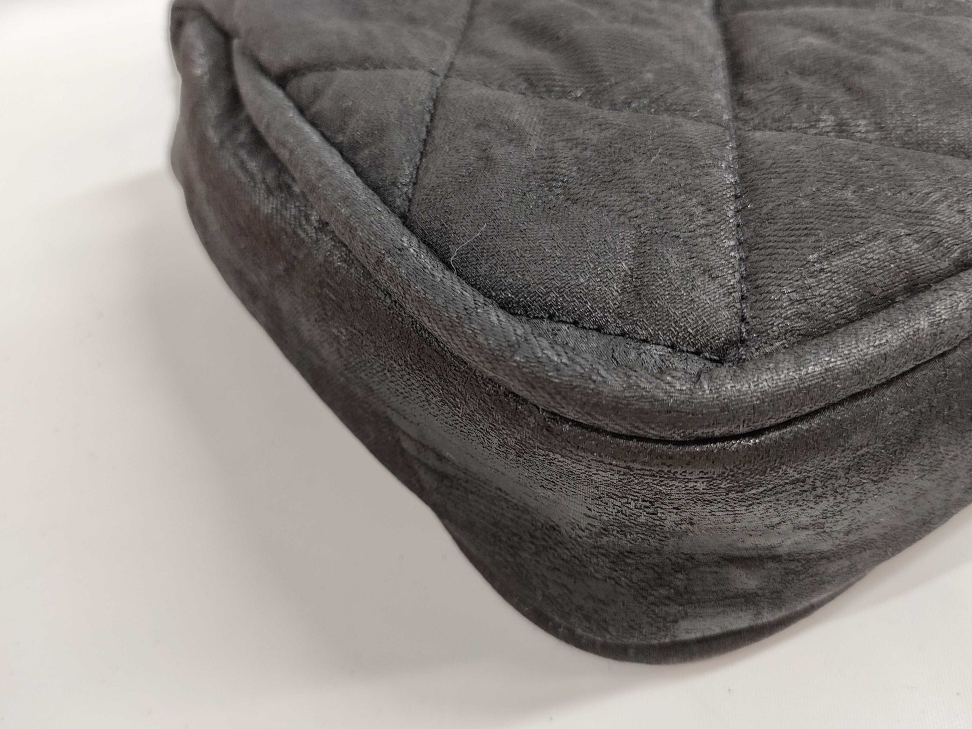 CHANEL Chain Shoulder Bag