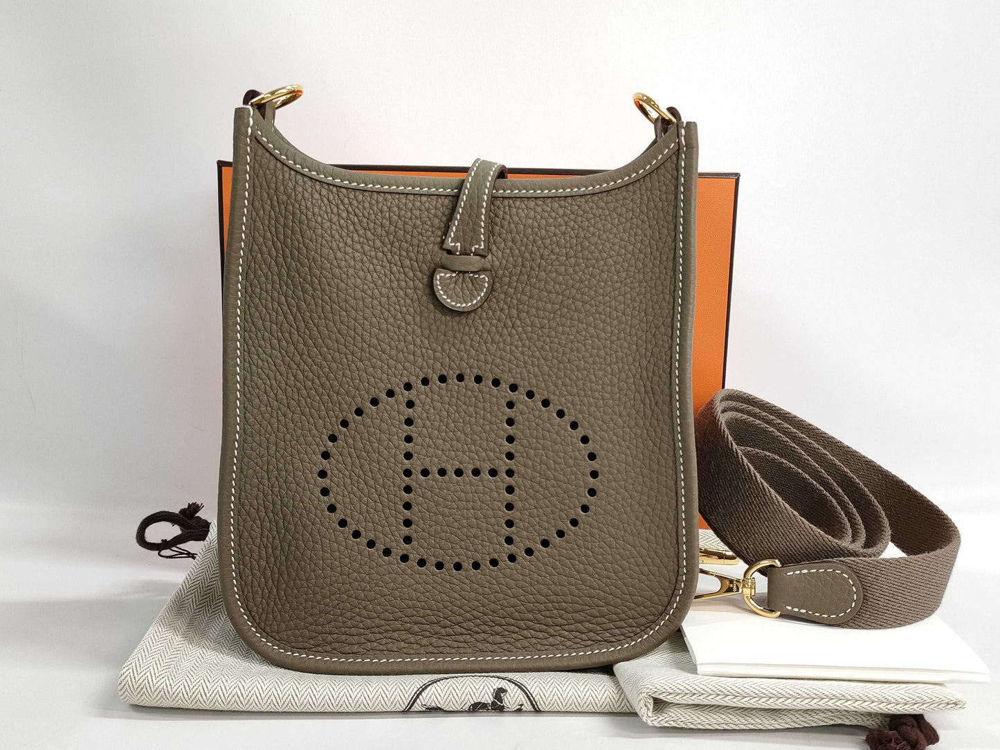 HERMES Evelyne 16 TPM Etoupe Gold Hardware K Stamped Shoulder Bag