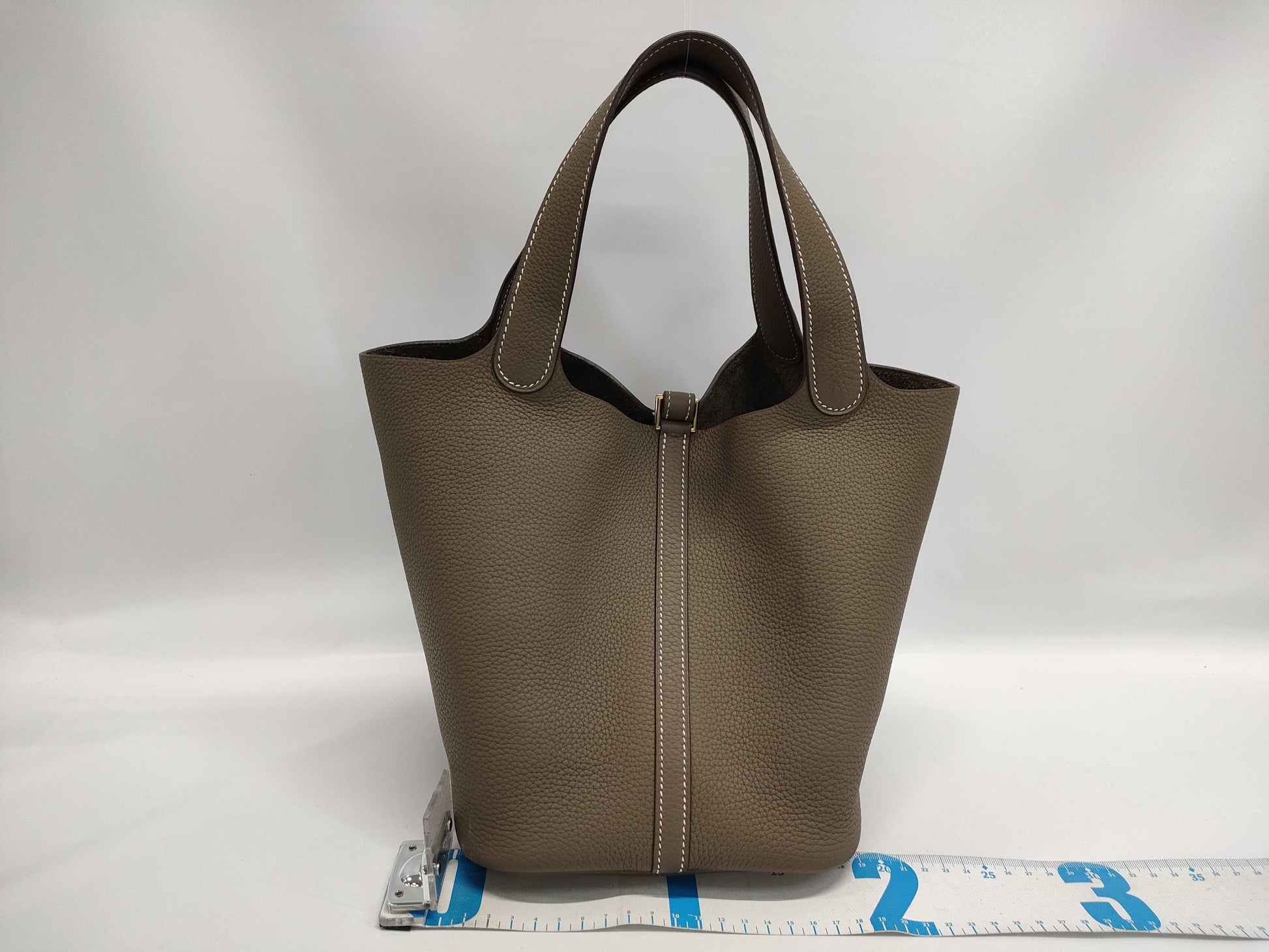 HERMES Picotin Lock MM Taurillon Etoupe Gold Hardware D Stamped Handbag