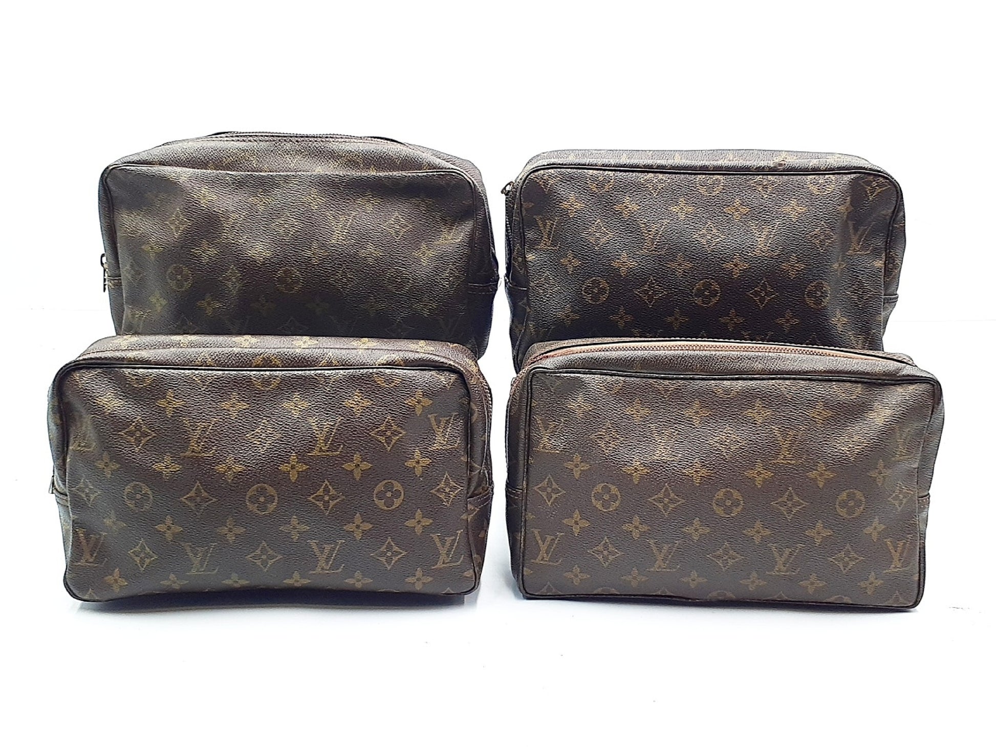 LOUIS VUITTON Monogram 4-Piece Set Monogram True Toilet 28 Second Bag