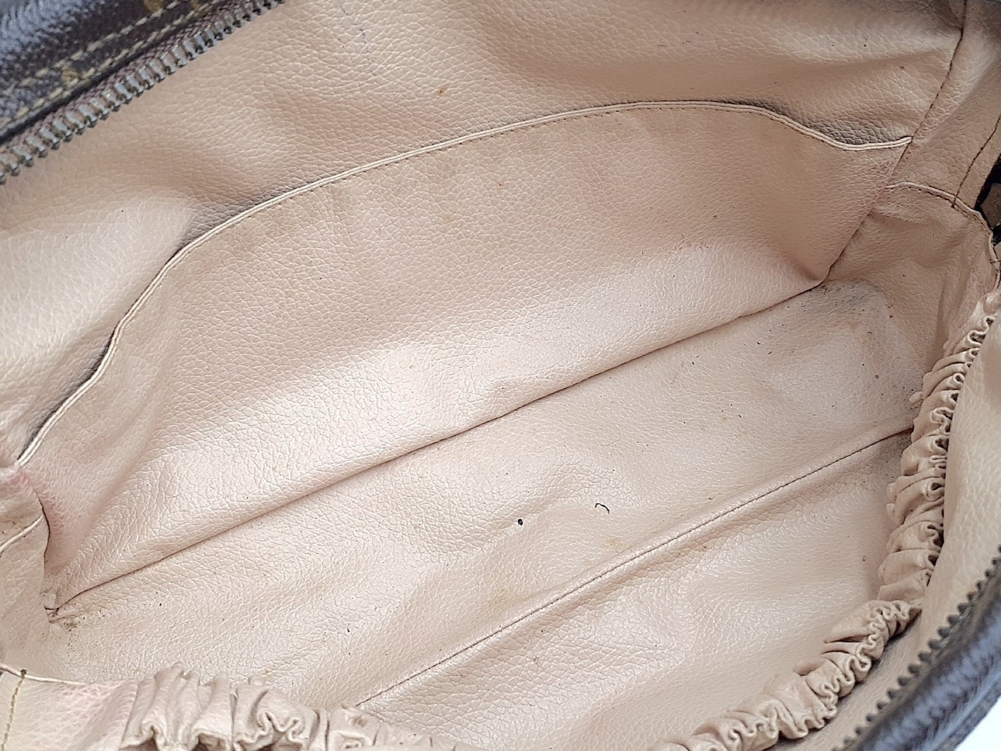 LOUIS VUITTON Monogram 4-Piece Set Monogram True Toilet 28 Second Bag