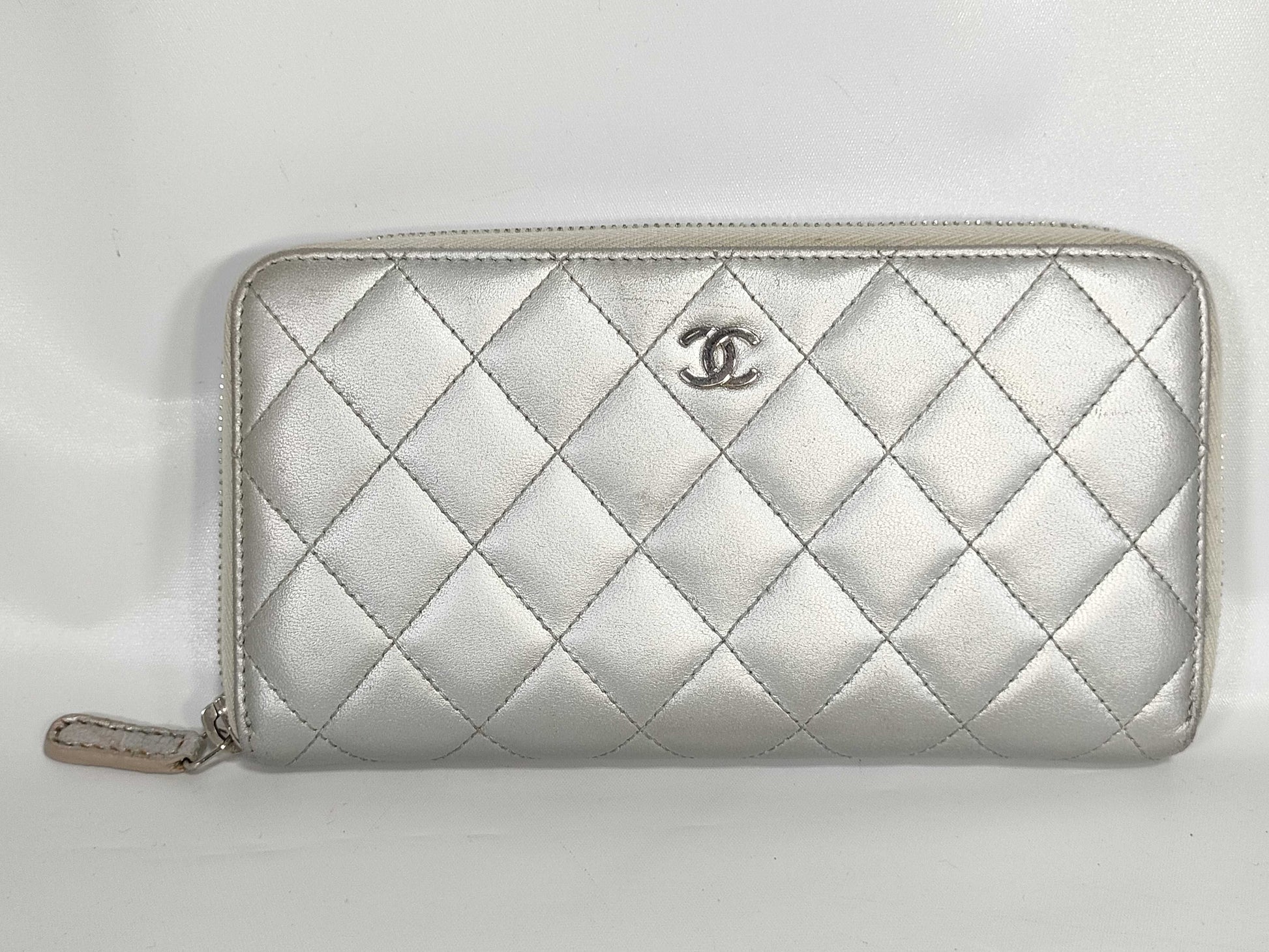 CHANEL Matelasse Round Zip Long Wallet Lambskin Wallet