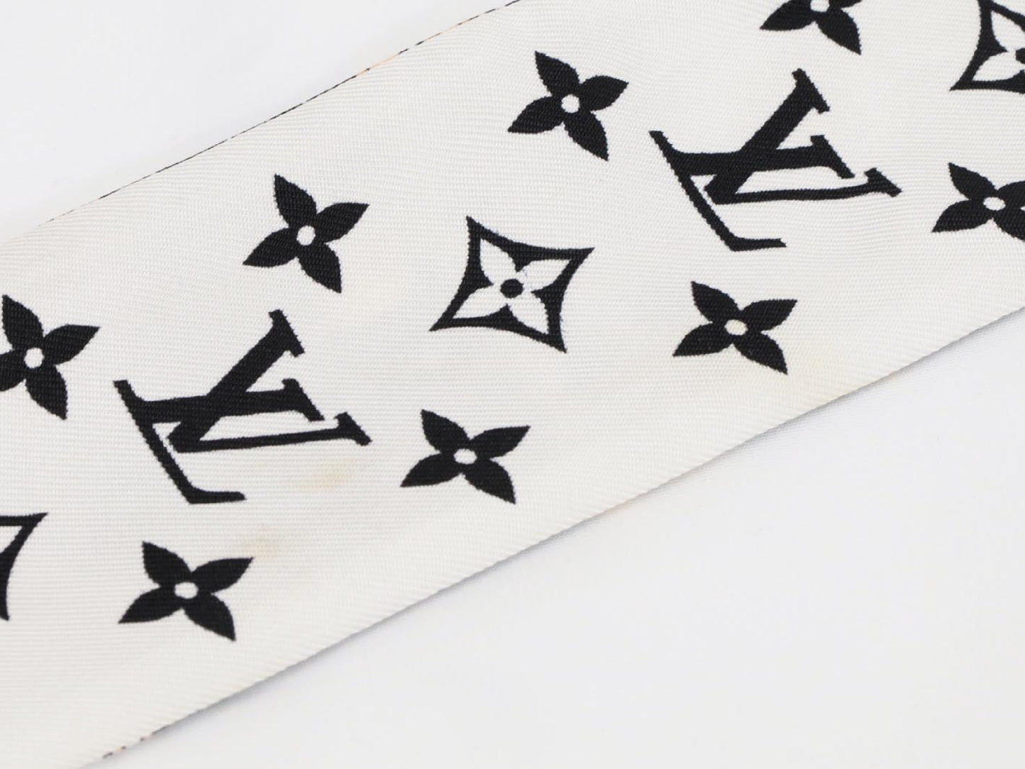LOUIS VUITTON Monogram Twilly Scarf