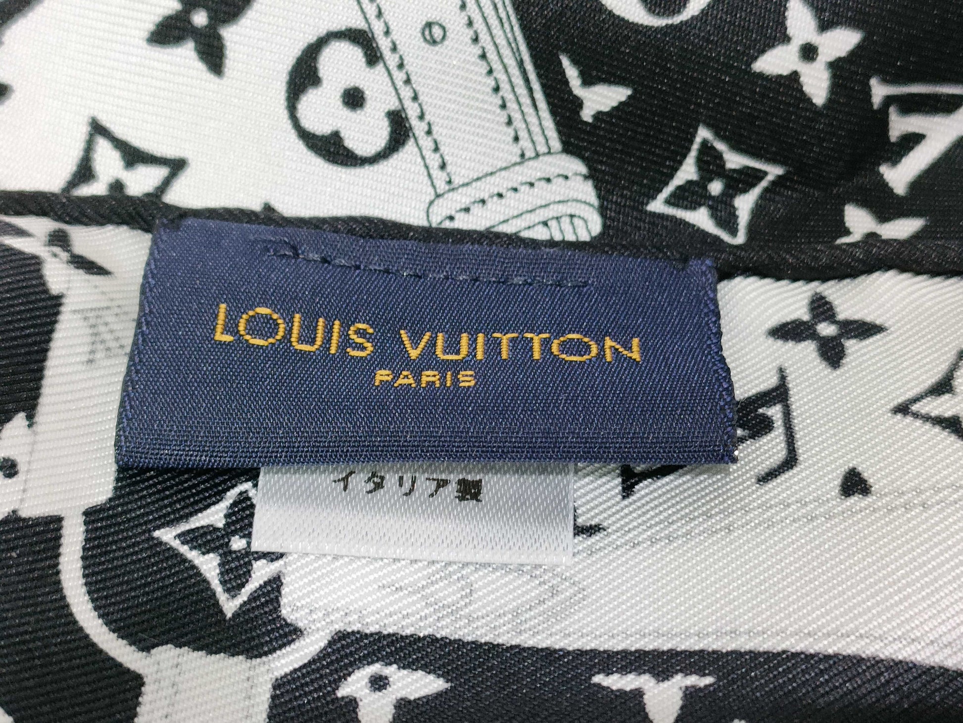 LOUIS VUITTON Monogram Confidential Scarf M77351/MR1221 with tag AB Other accessories