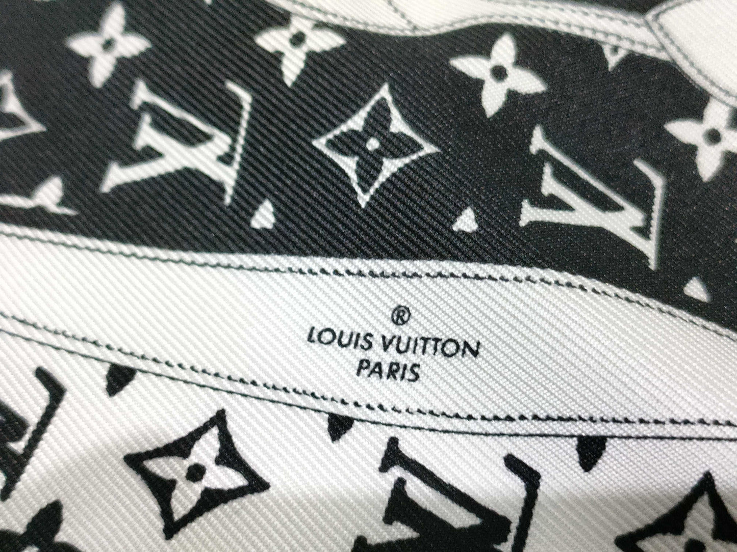 LOUIS VUITTON Monogram Confidential Scarf M77351/MR1221 with tag AB Other accessories