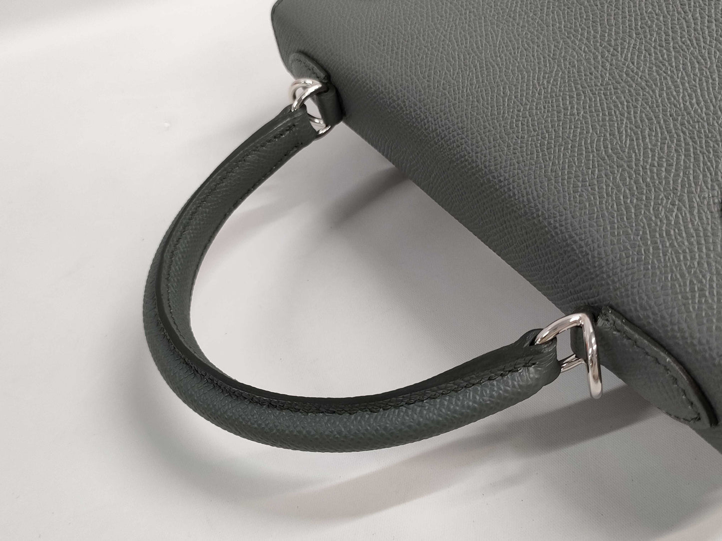 HERMES Kelly 25 Handbag in Gray