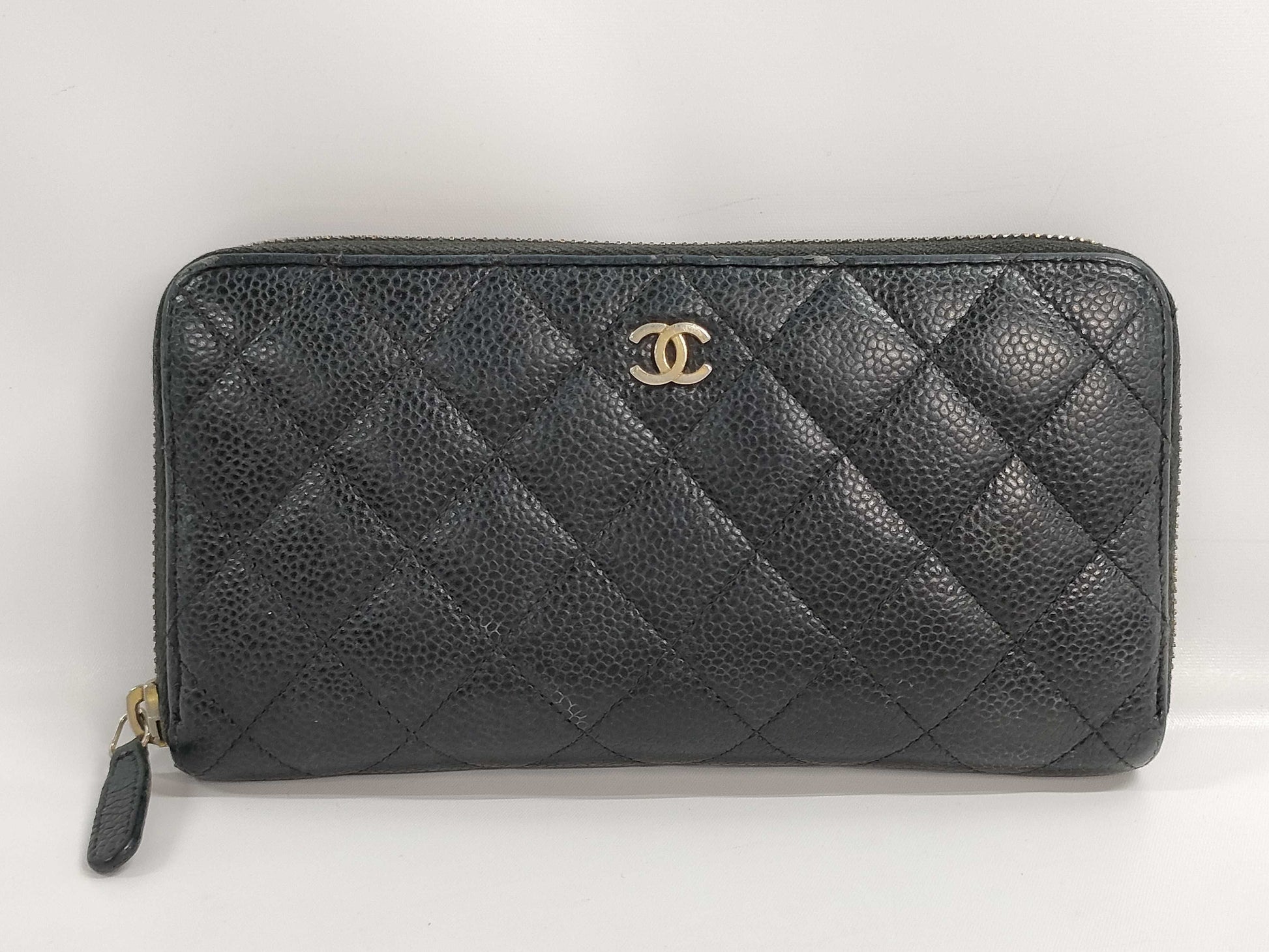 CHANEL CHANEL Round Zip Caviar Leather Wallet