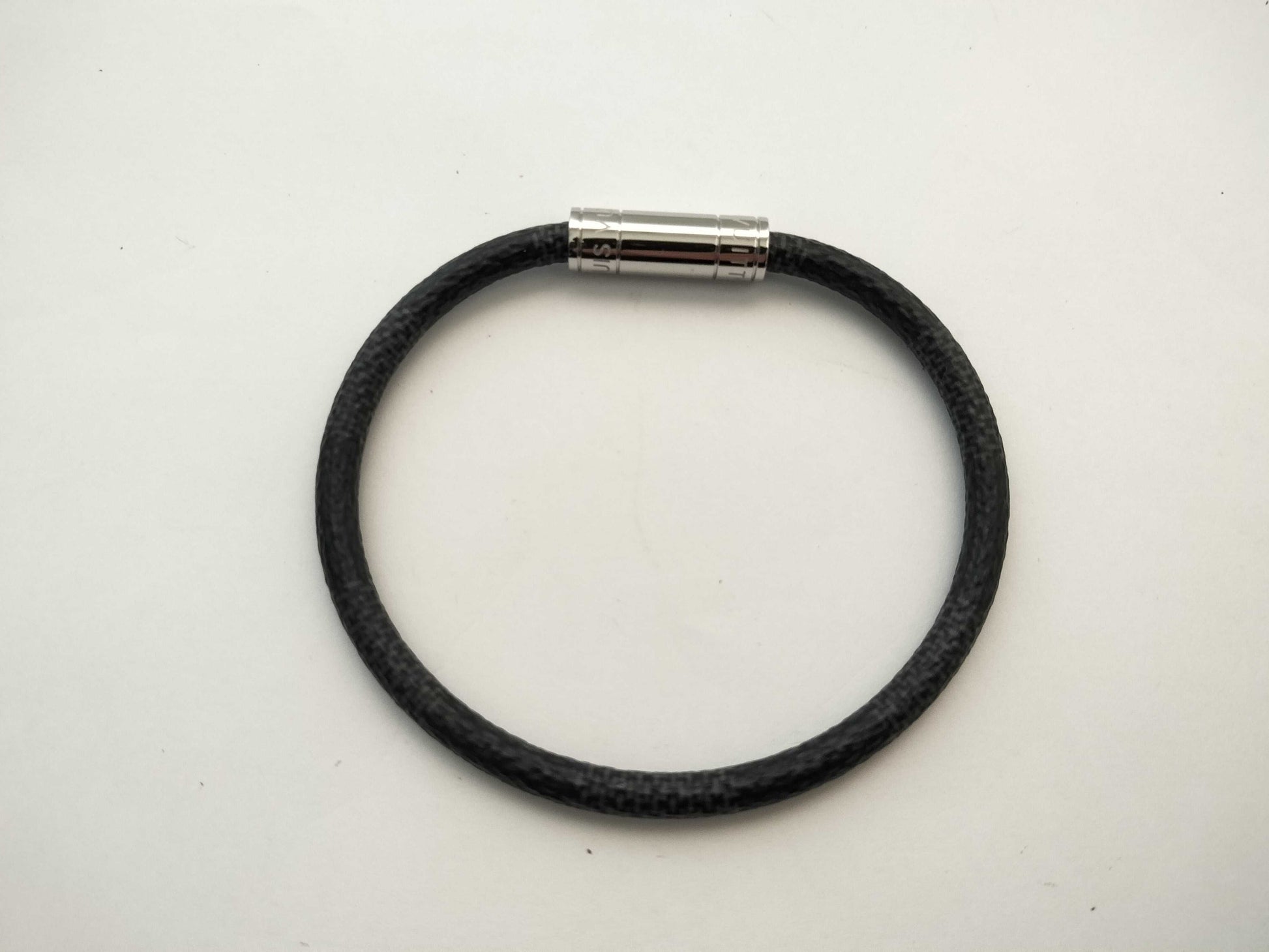LOUIS VUITTON Damier Graphite Keep It Bracelet M6140E