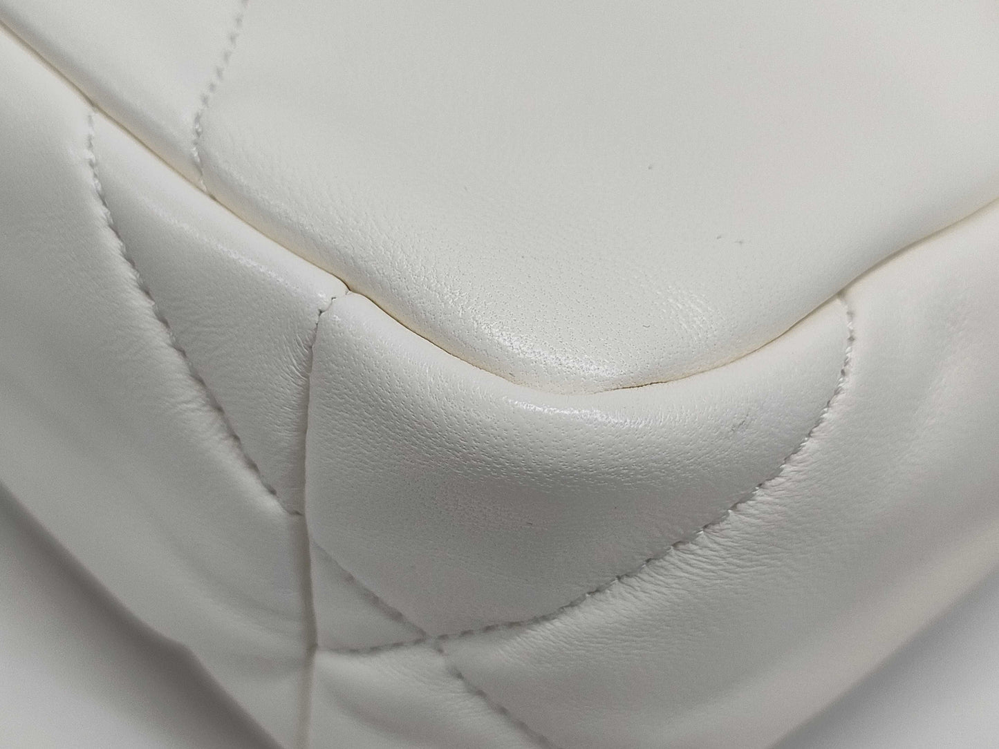 CHANEL 19 Bag White Lambskin Chain Shoulder Bag