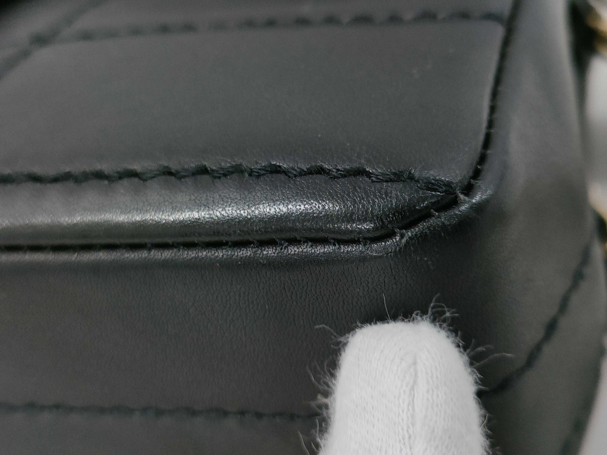 CHANEL Chain Shoulder Bag