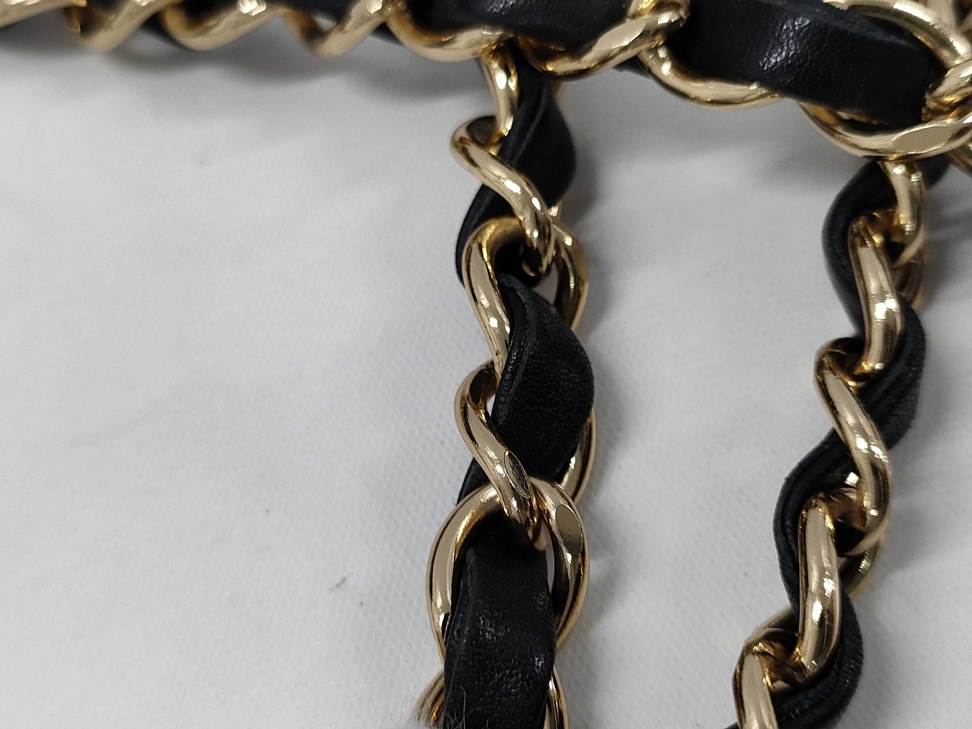 CHANEL Chain Shoulder Bag