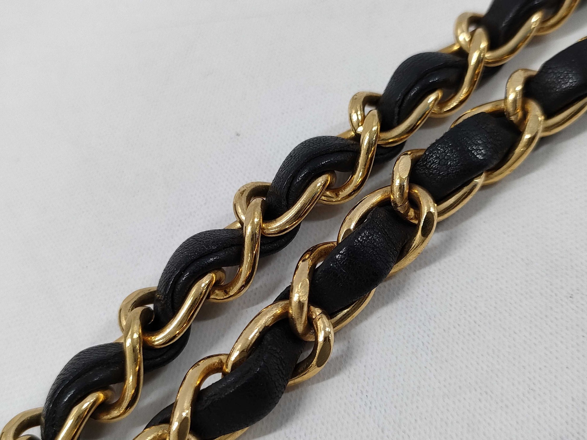 CHANEL Diana 22 Chain Shoulder Bag