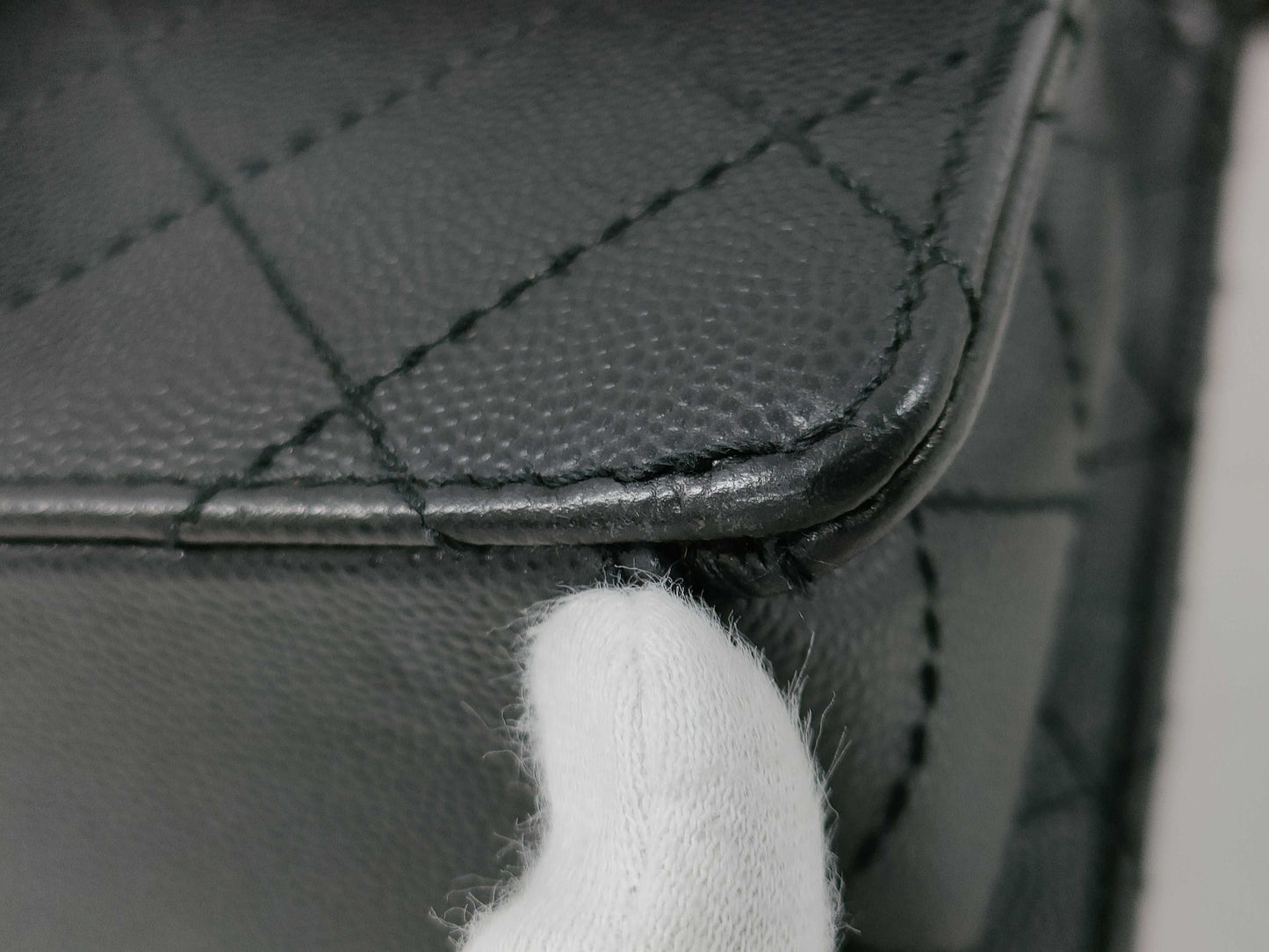 CHANEL Chain Shoulder Bag with Caviar Skin