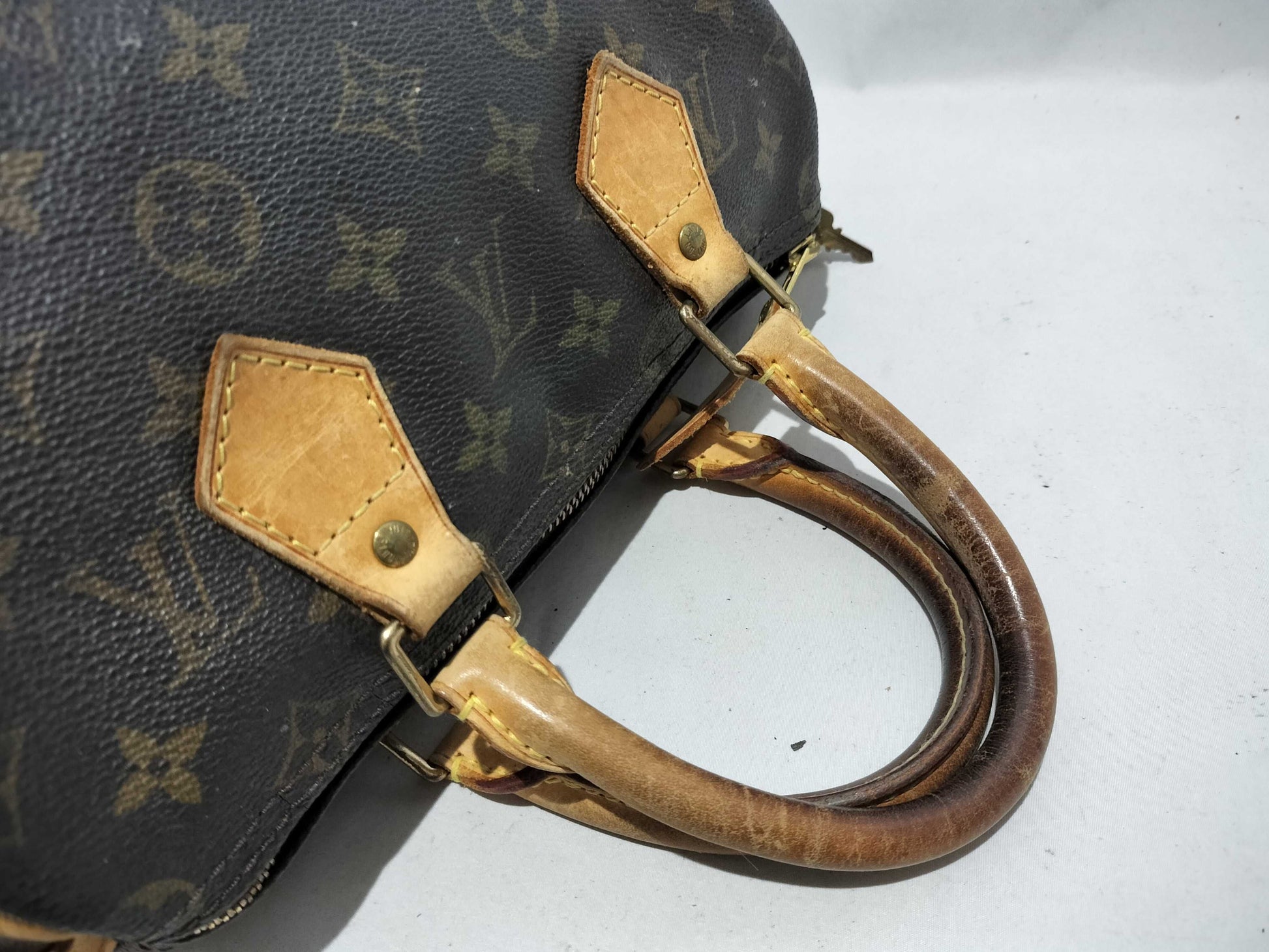 LOUIS VUITTON Monogram Louis Vuitton Monogram Speedy 25 Handbag