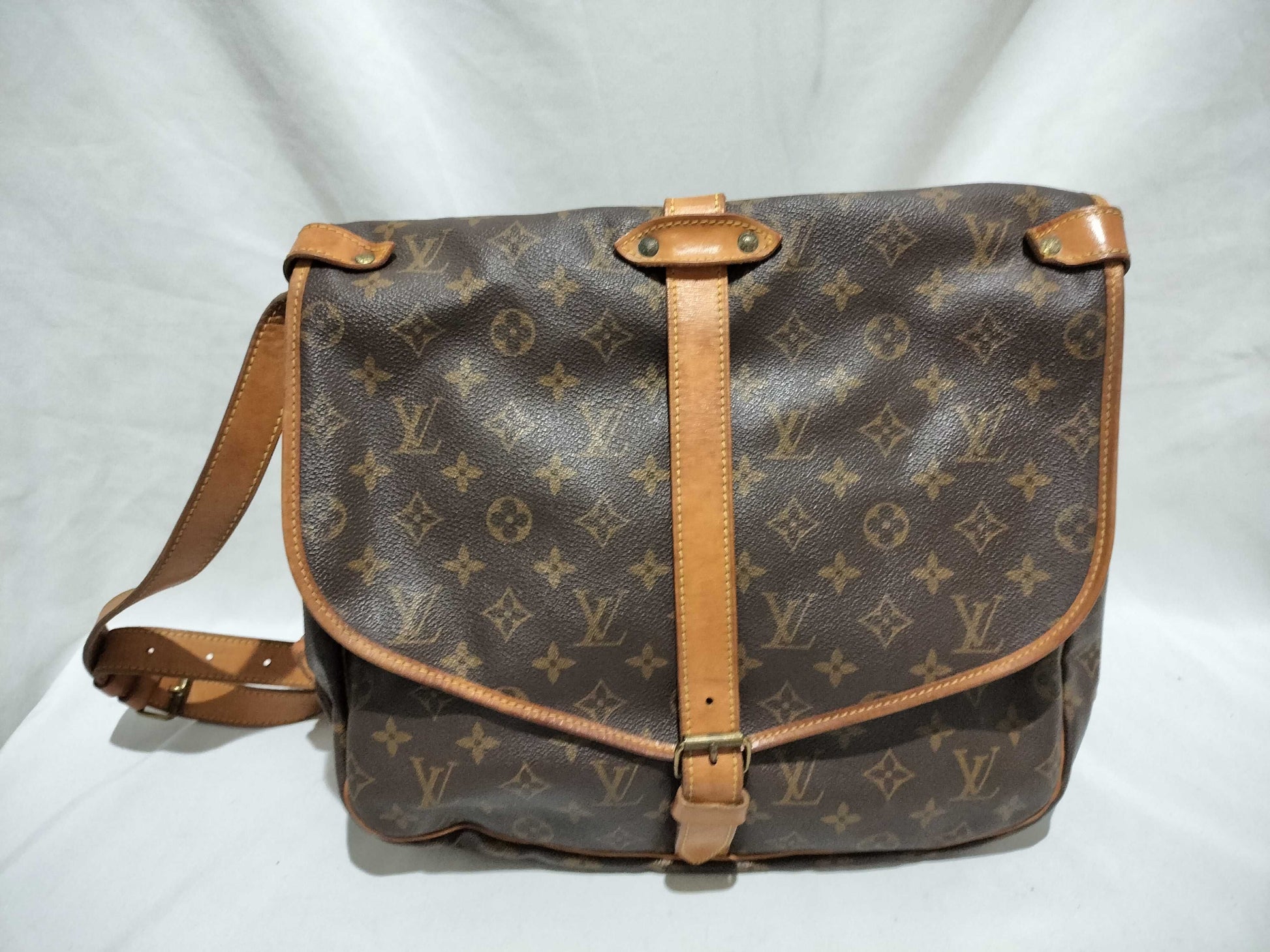 LOUIS VUITTON Monogram Louis Vuitton Saumur Shoulder Bag