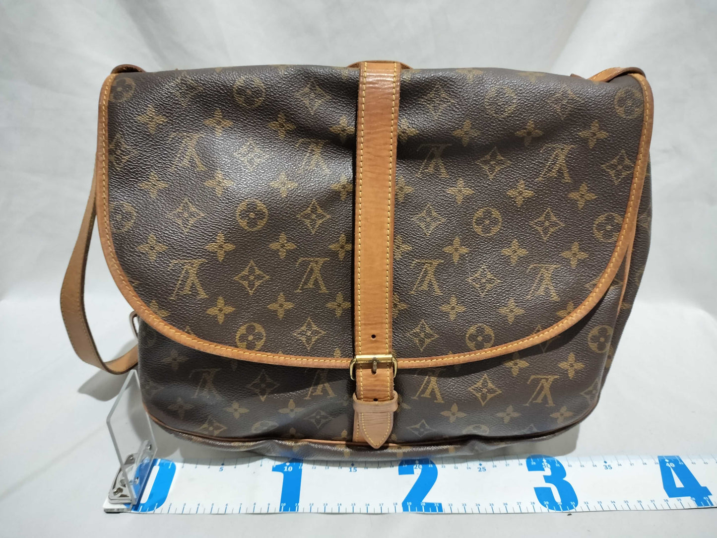 LOUIS VUITTON Monogram Louis Vuitton Saumur Shoulder Bag
