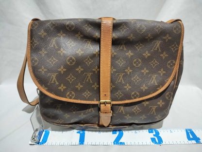 LOUIS VUITTON Monogram Louis Vuitton Saumur Shoulder Bag