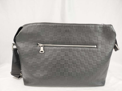 LOUIS VUITTON Damier Graphite Louis Vuitton Damier Graphite Discovery Messenger MM Shoulder Bag