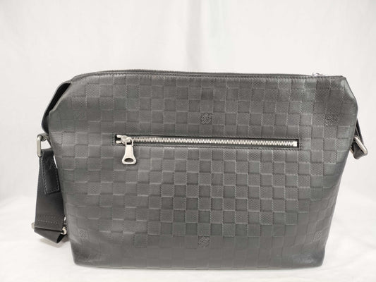 LOUIS VUITTON Damier Graphite Louis Vuitton Damier Graphite Discovery Messenger MM Shoulder Bag