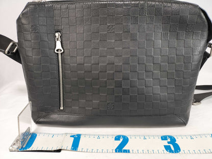 LOUIS VUITTON Damier Graphite Louis Vuitton Damier Graphite Discovery Messenger MM Shoulder Bag