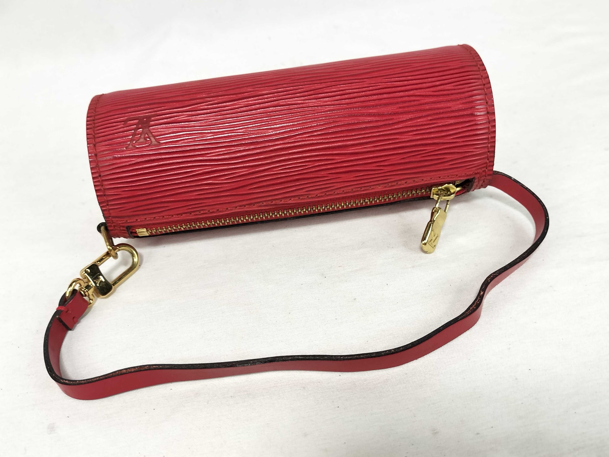 LOUIS VUITTON Epi Louis Vuitton Epi Pouch Handbag