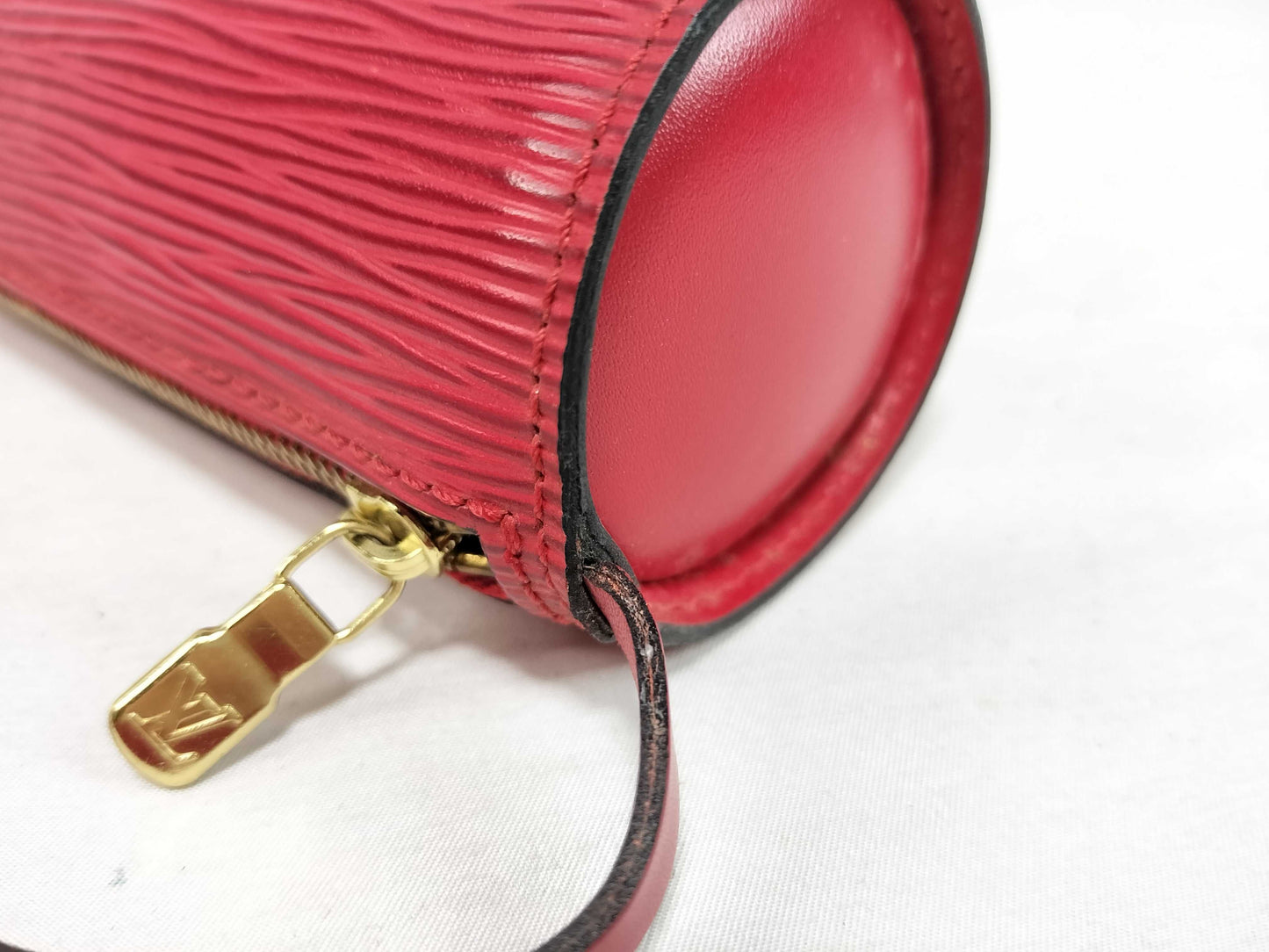 LOUIS VUITTON Epi Louis Vuitton Epi Pouch Handbag