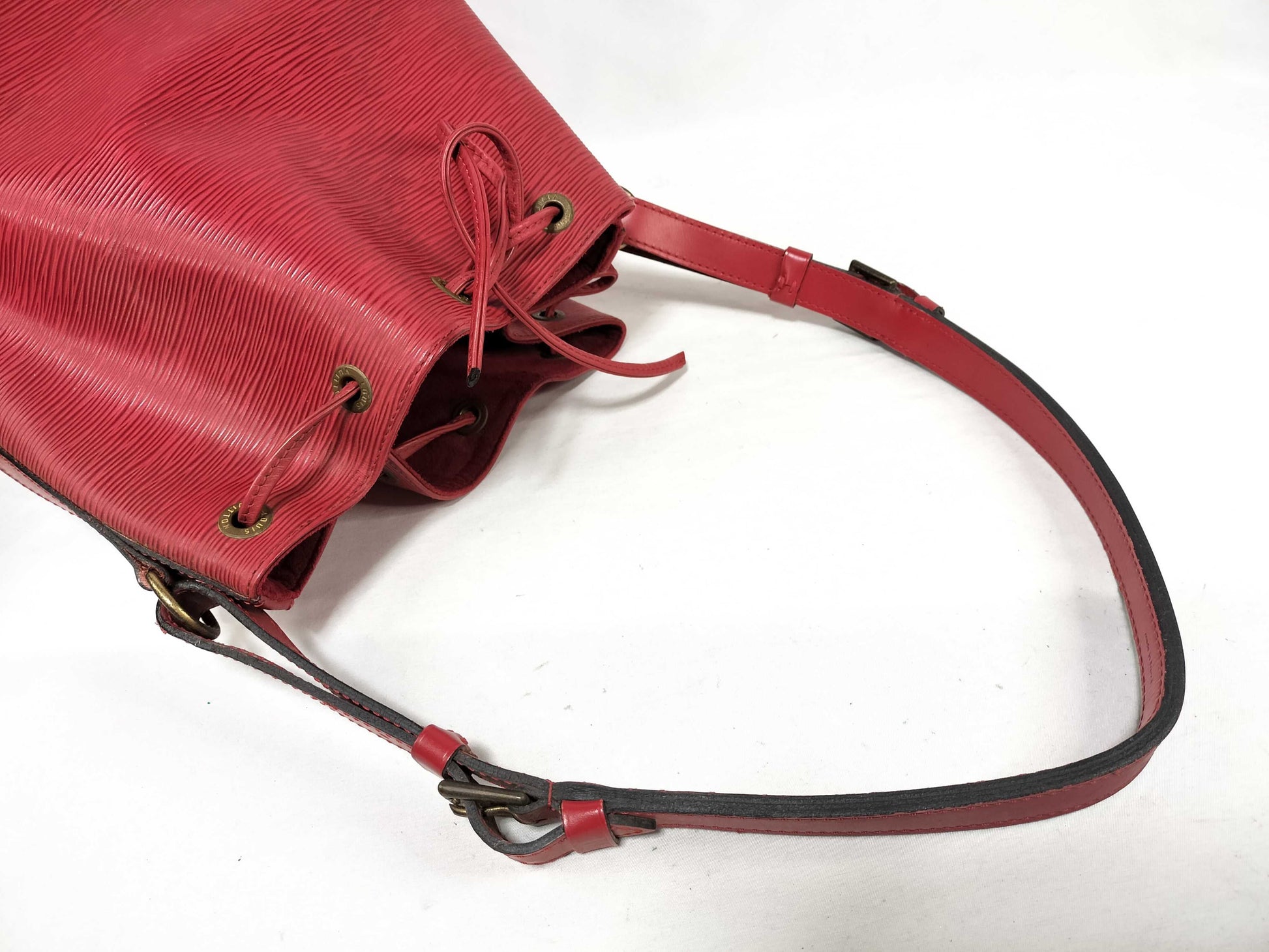 LOUIS VUITTON Epi Petit Noe Shoulder Bag