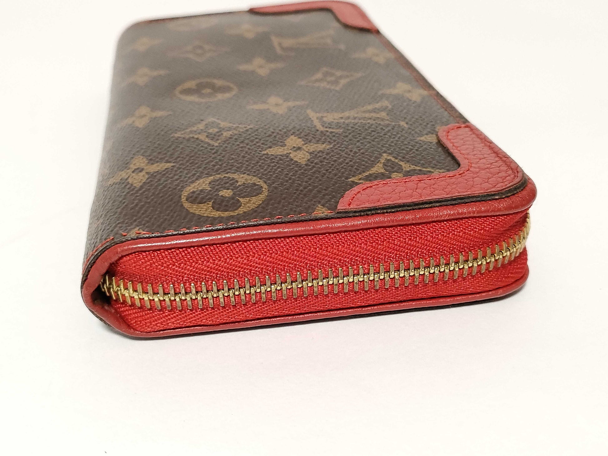 LOUIS VUITTON Monogram Louis Vuitton Louis Vuitton Monogram Zippy Wallet Retiro Wallet