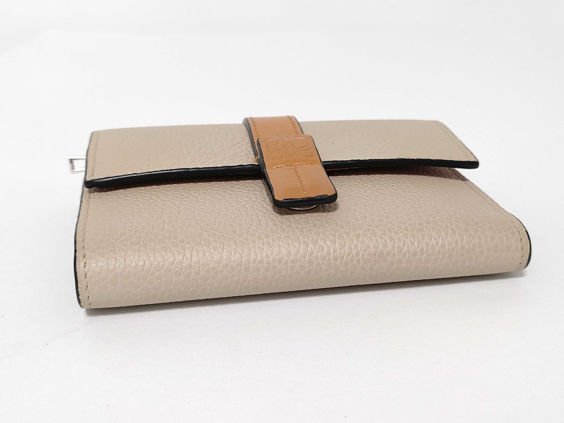 LOEWE Vertical Wallet in Light Oats and Honey