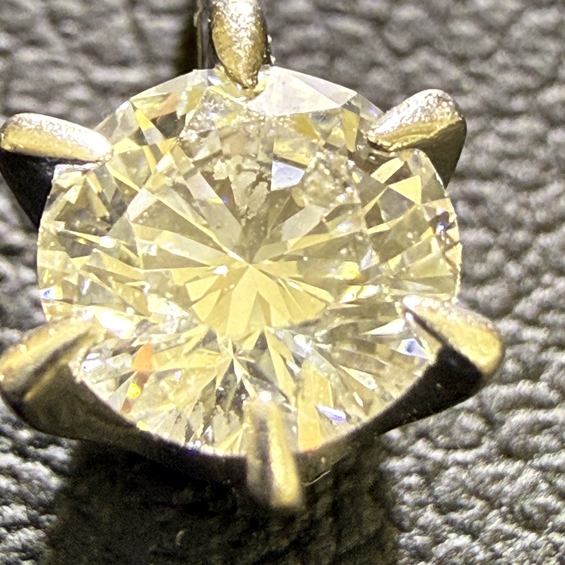D0.334ct PT900 0.5g Pendant Top 