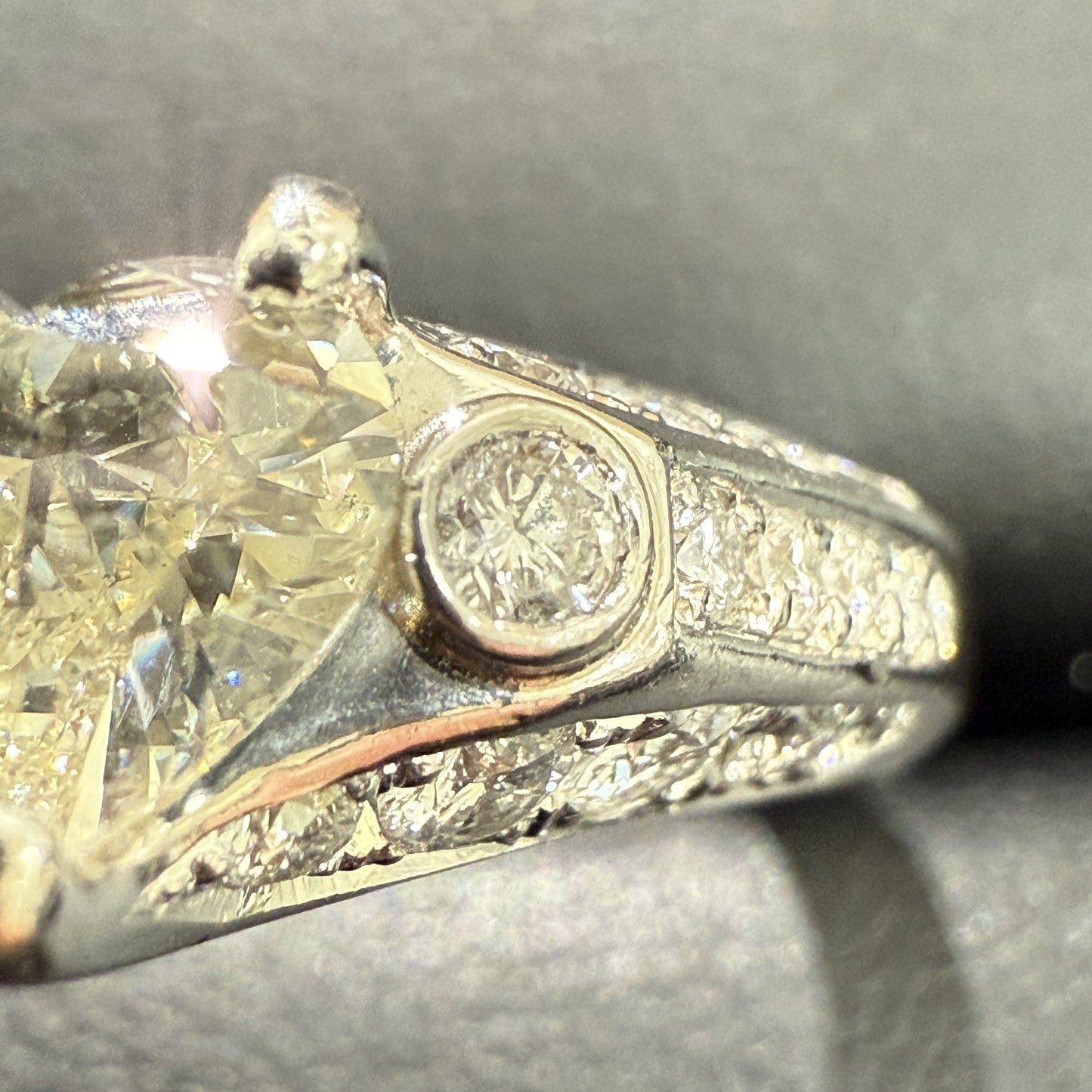 D1.009ct FD0.553ct PT900 10.9g Ring 