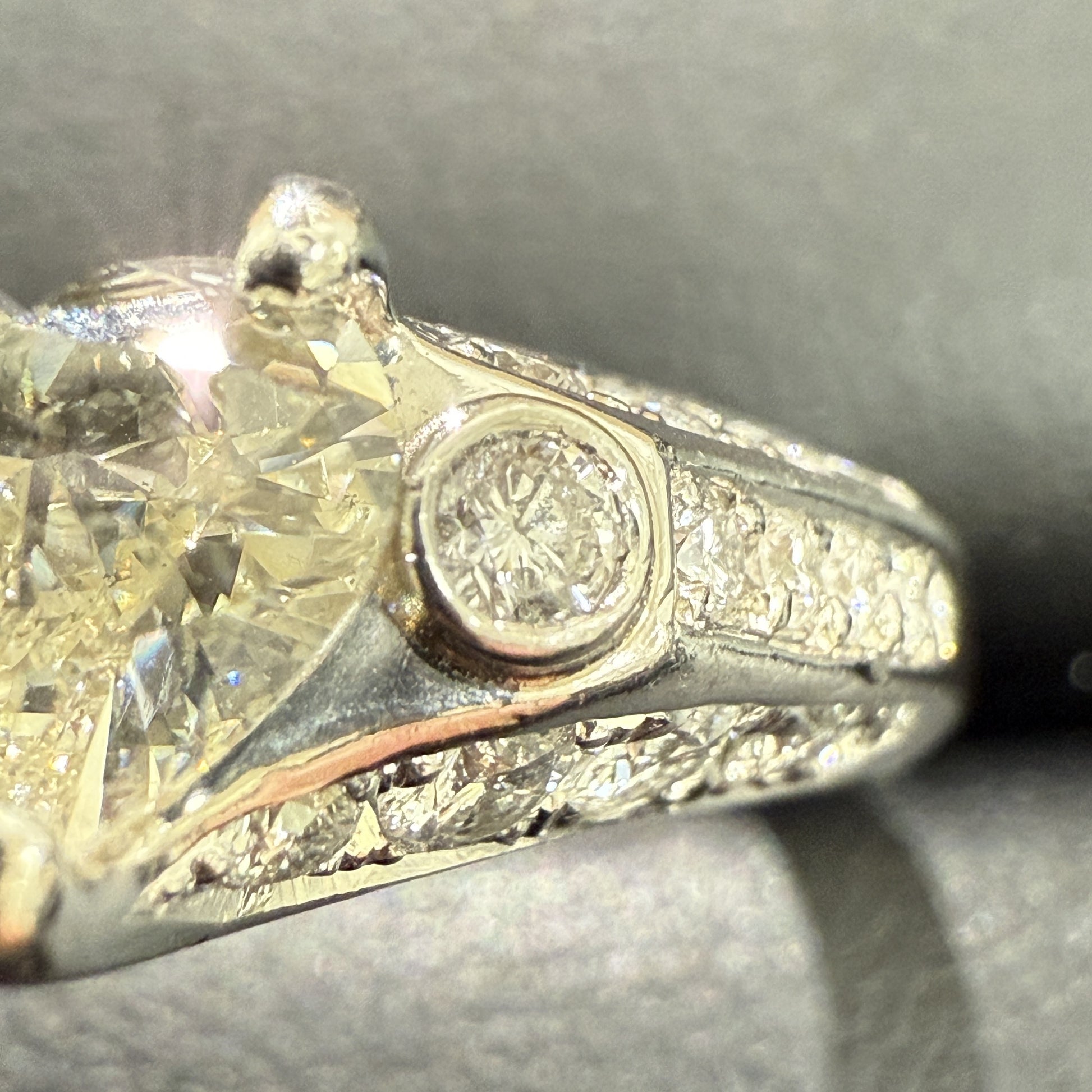 D1.009ct FD0.553ct PT900 10.9g Ring 