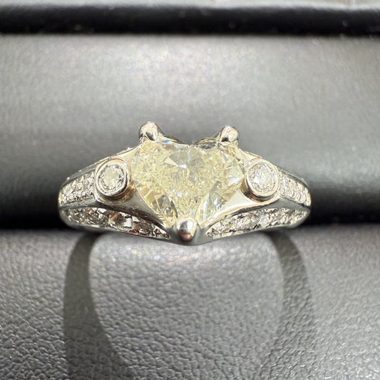 D1.009ct FD0.553ct PT900 10.9g Ring 