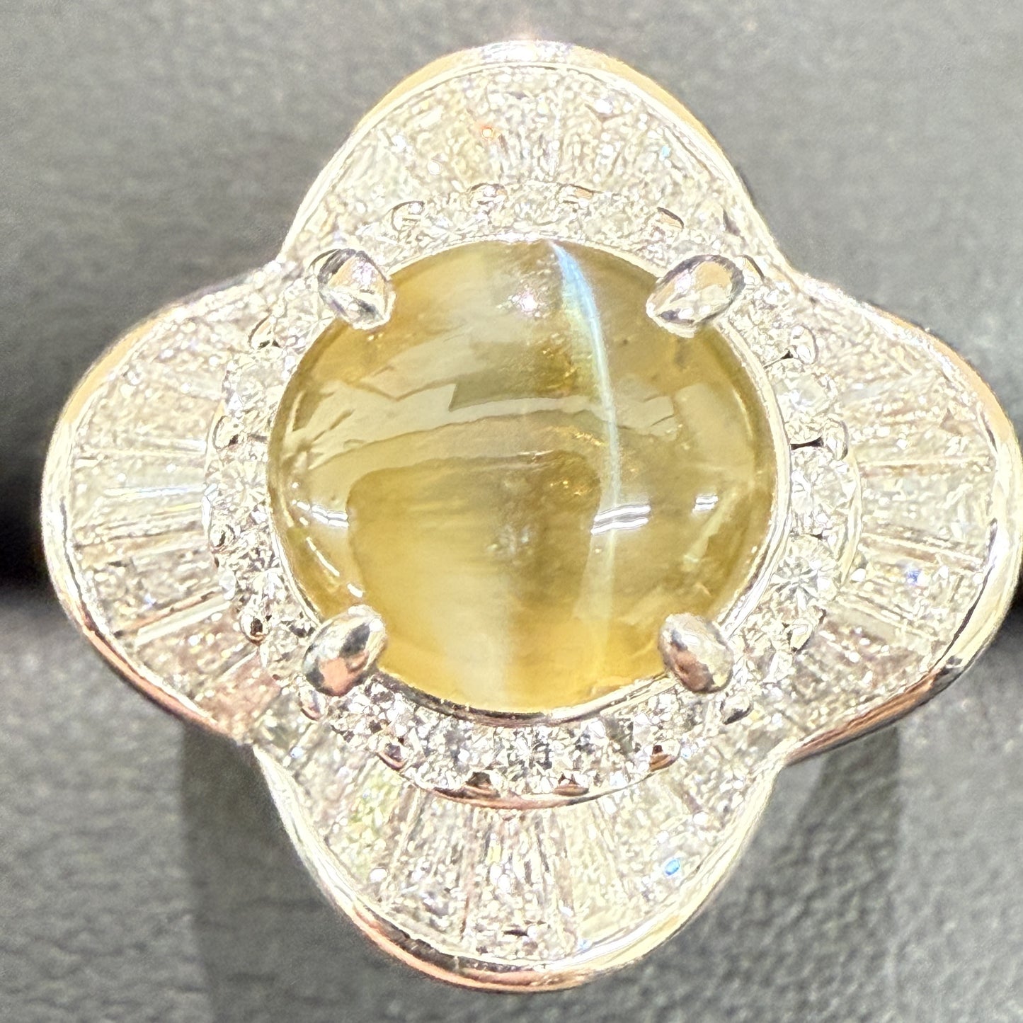 Chrysoberyl Cat's Eye 3.31ct D2.47ct Pt900 15.0g Ring 