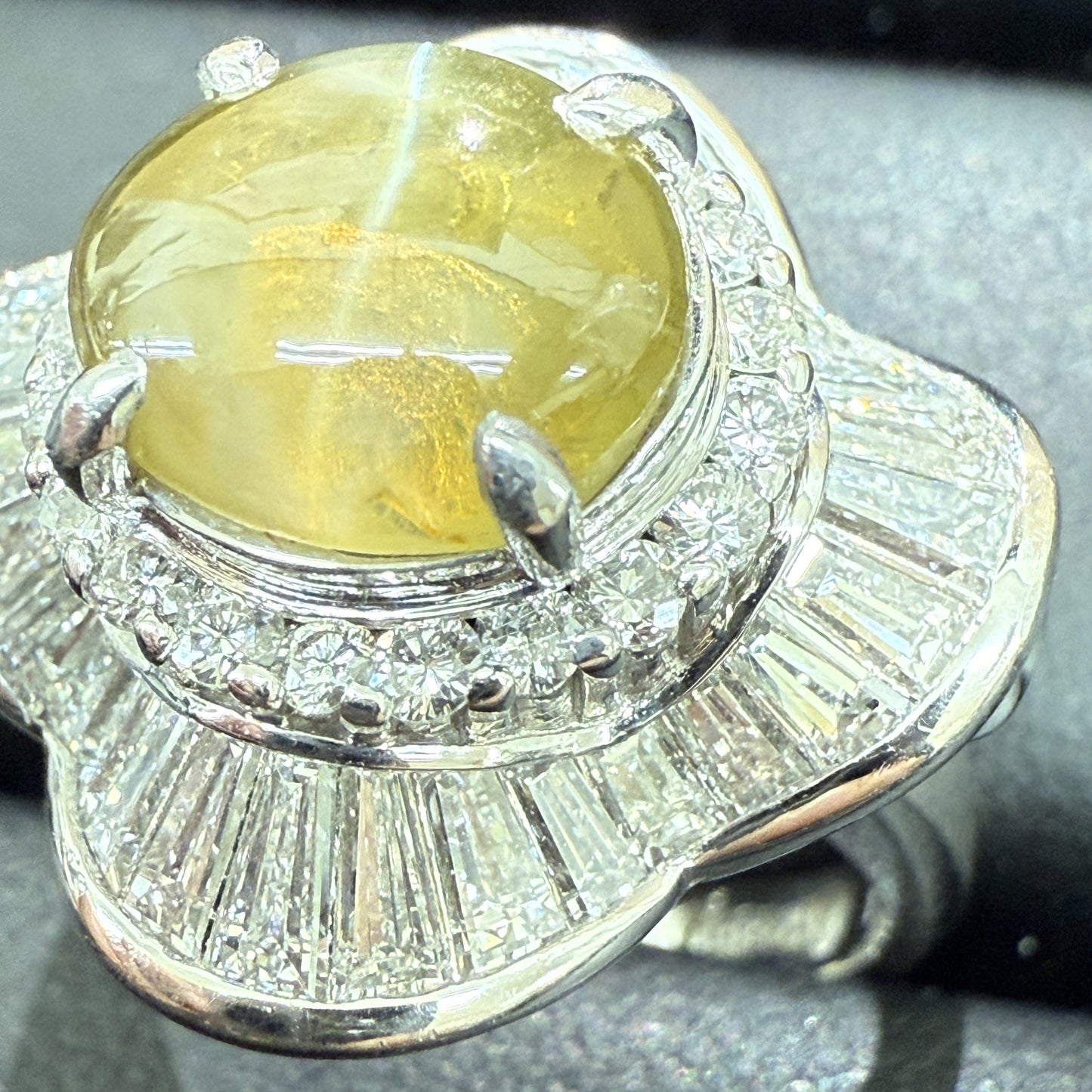 Chrysoberyl Cat's Eye 3.31ct D2.47ct Pt900 15.0g Ring 