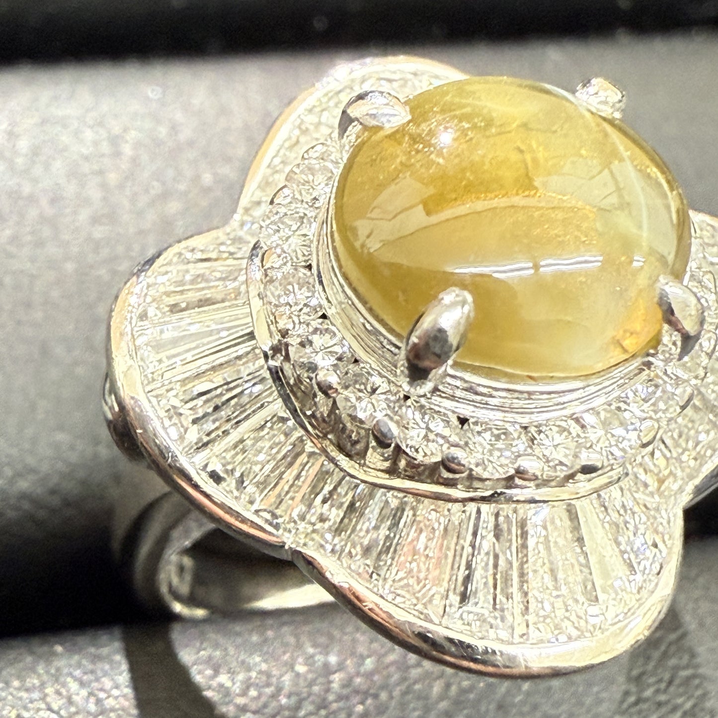 Chrysoberyl Cat's Eye 3.31ct D2.47ct Pt900 15.0g Ring 
