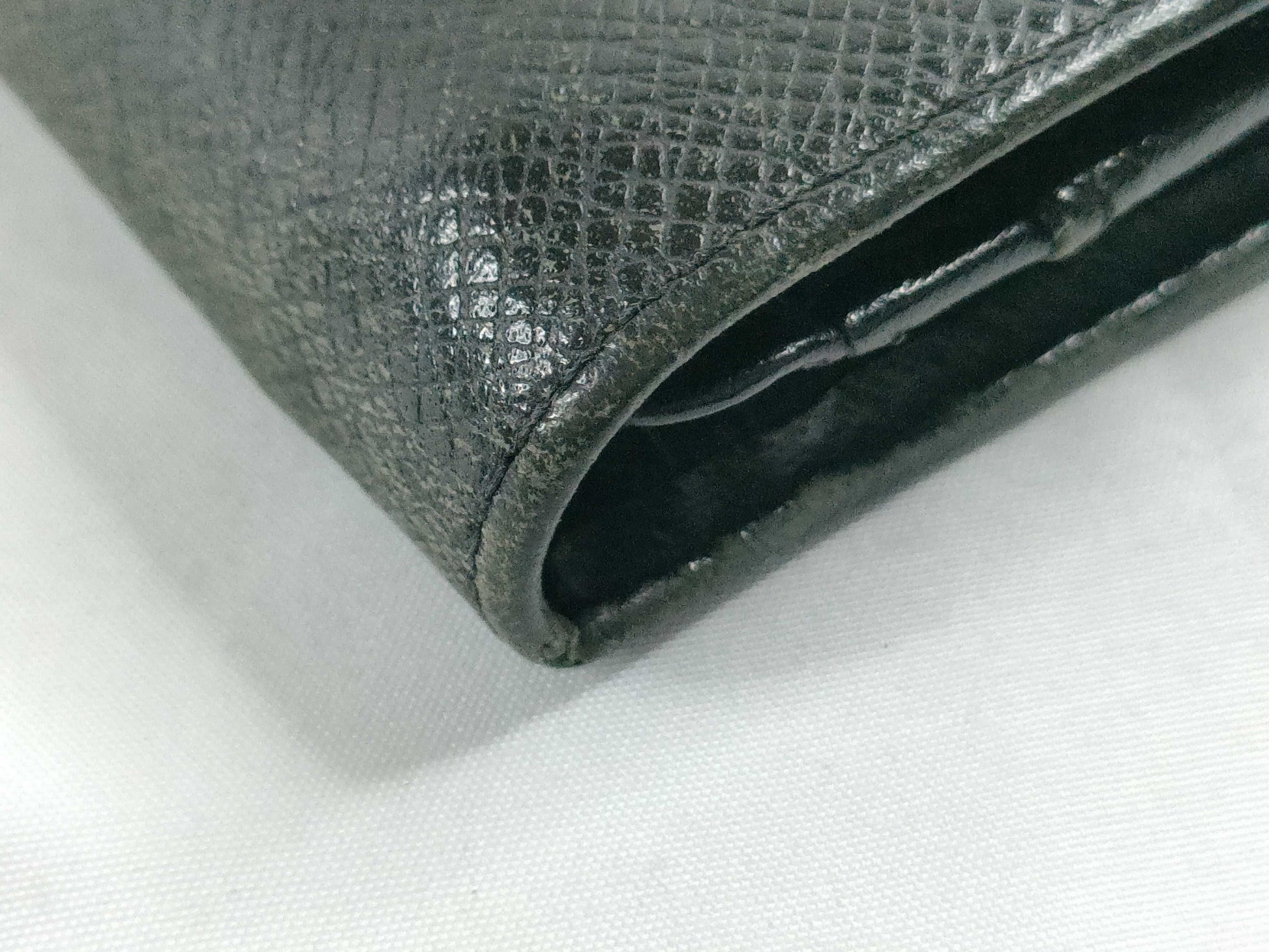 LOUIS VUITTON Taiga Vuitton Taiga Wallet Coin Case