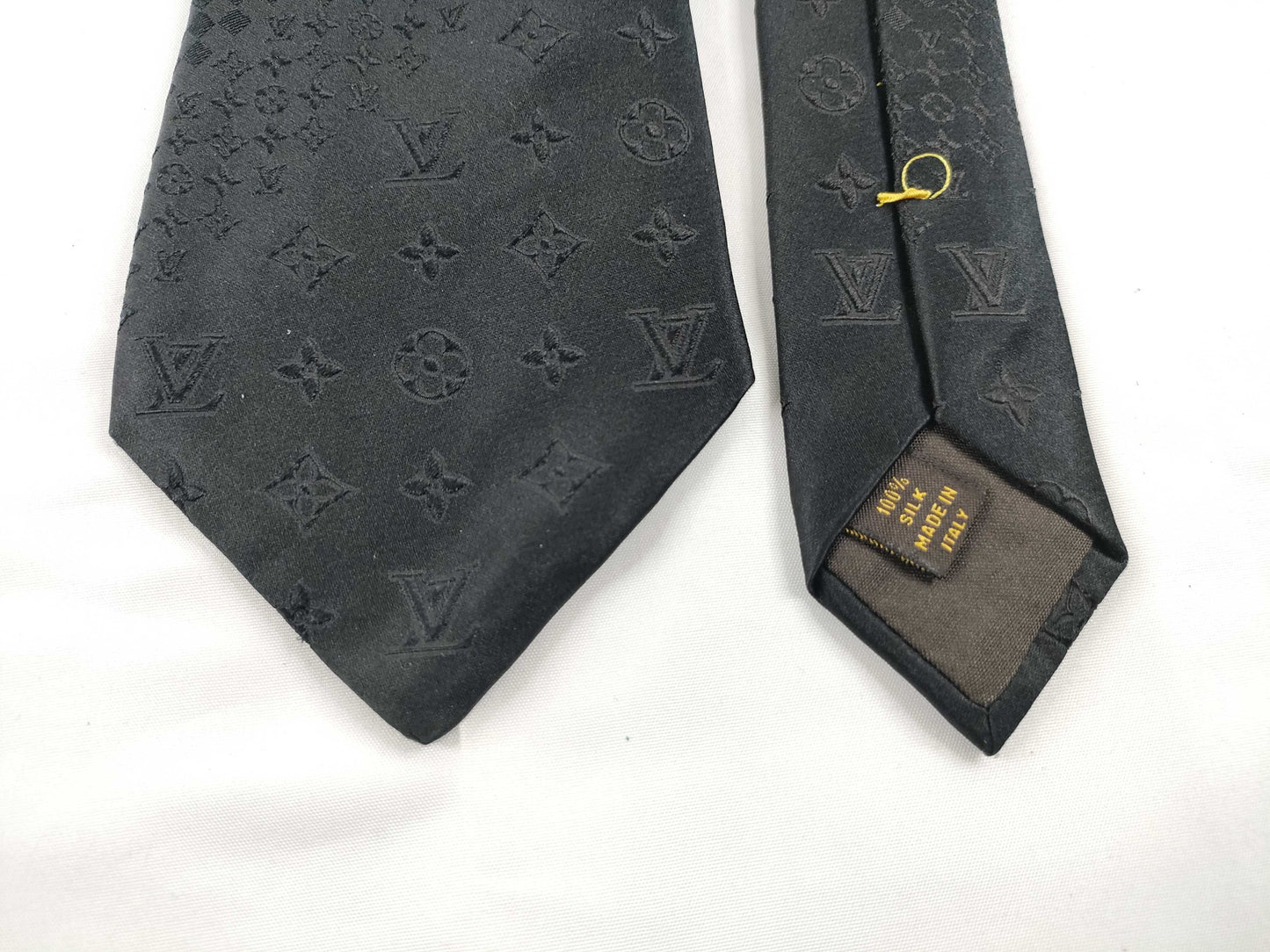 LOUIS VUITTON Ties and other accessories