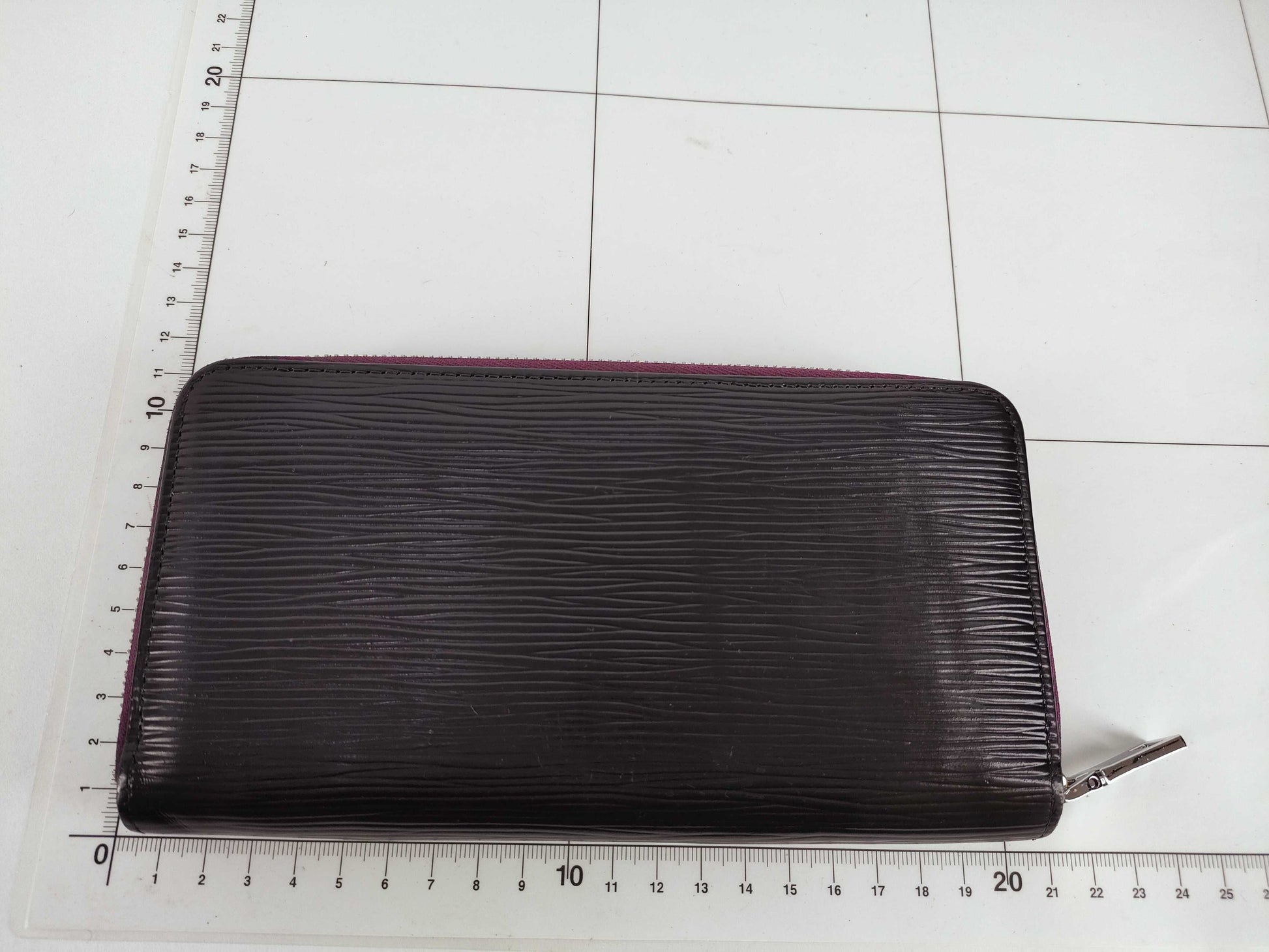 LOUIS VUITTON Epi Louis Vuitton Zippy Wallet Wallet