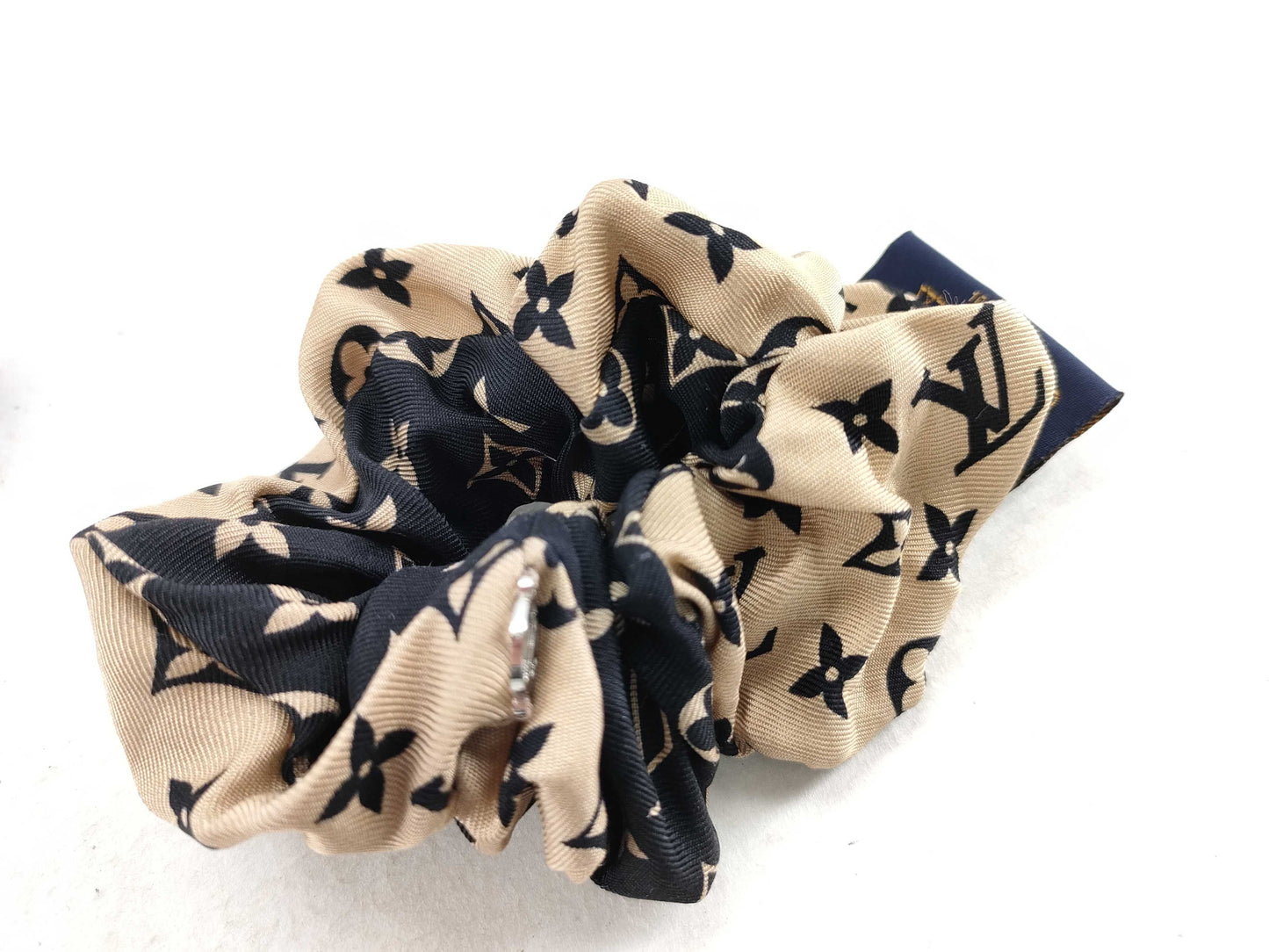 LOUIS VUITTON Monogram Louis Vuitton Scrunchie Be Mindful MP3098 Accessories: Dust bag Hair accessory