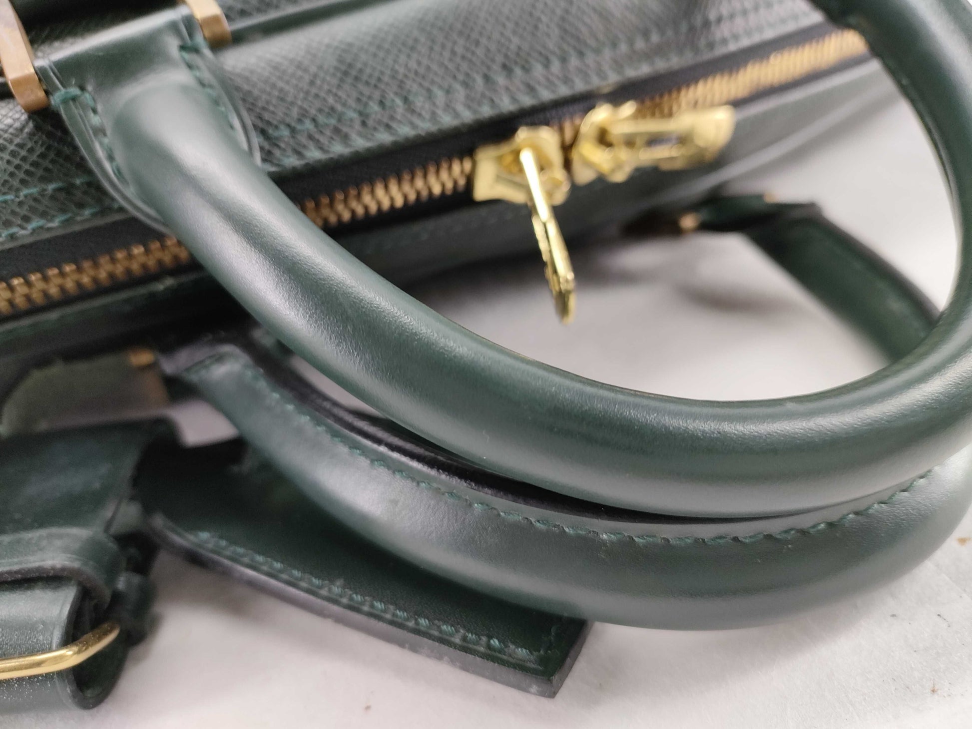 LOUIS VUITTON Taiga Kendall PM Boston Bag